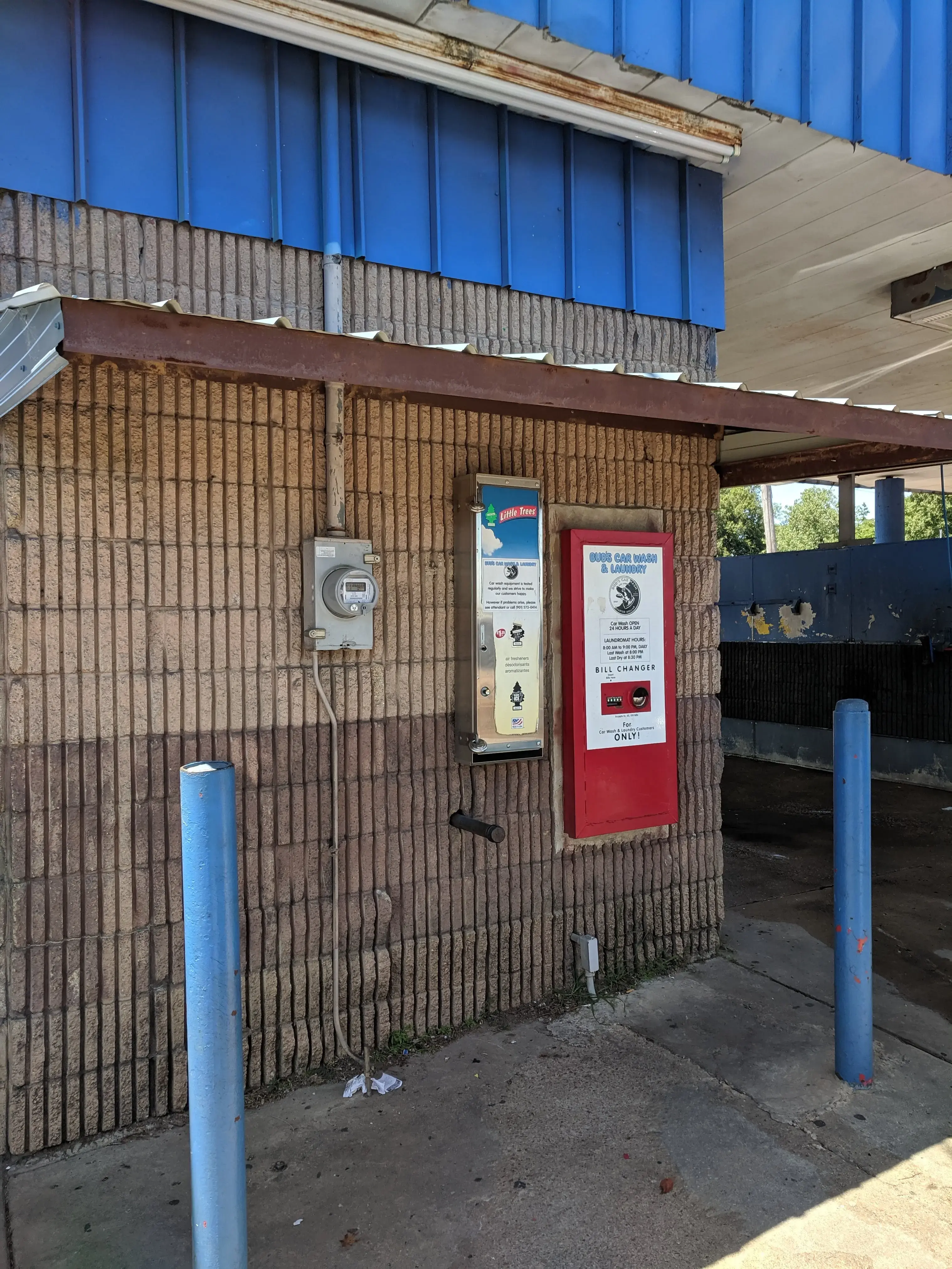 Bud’s Car Wash and Laundry thumbnail 7