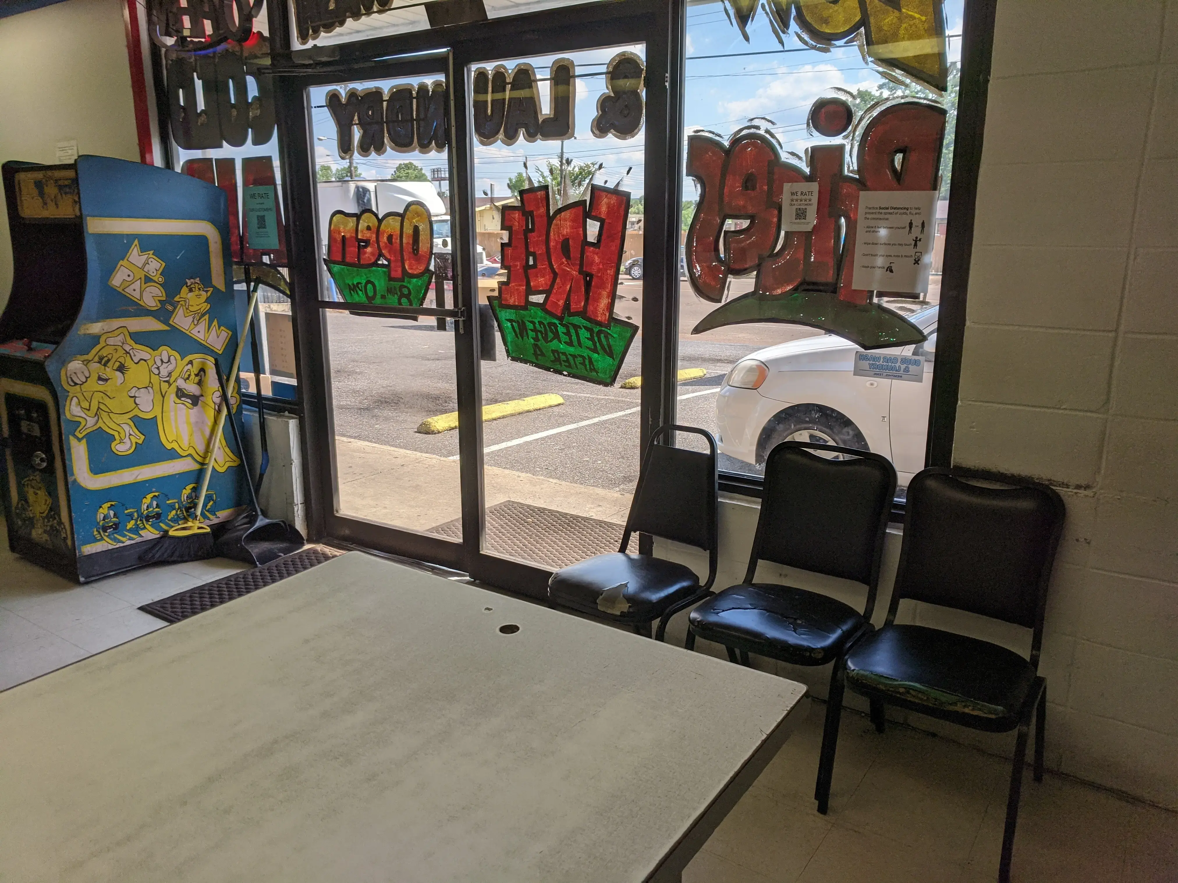 Bud’s Car Wash and Laundry thumbnail 6