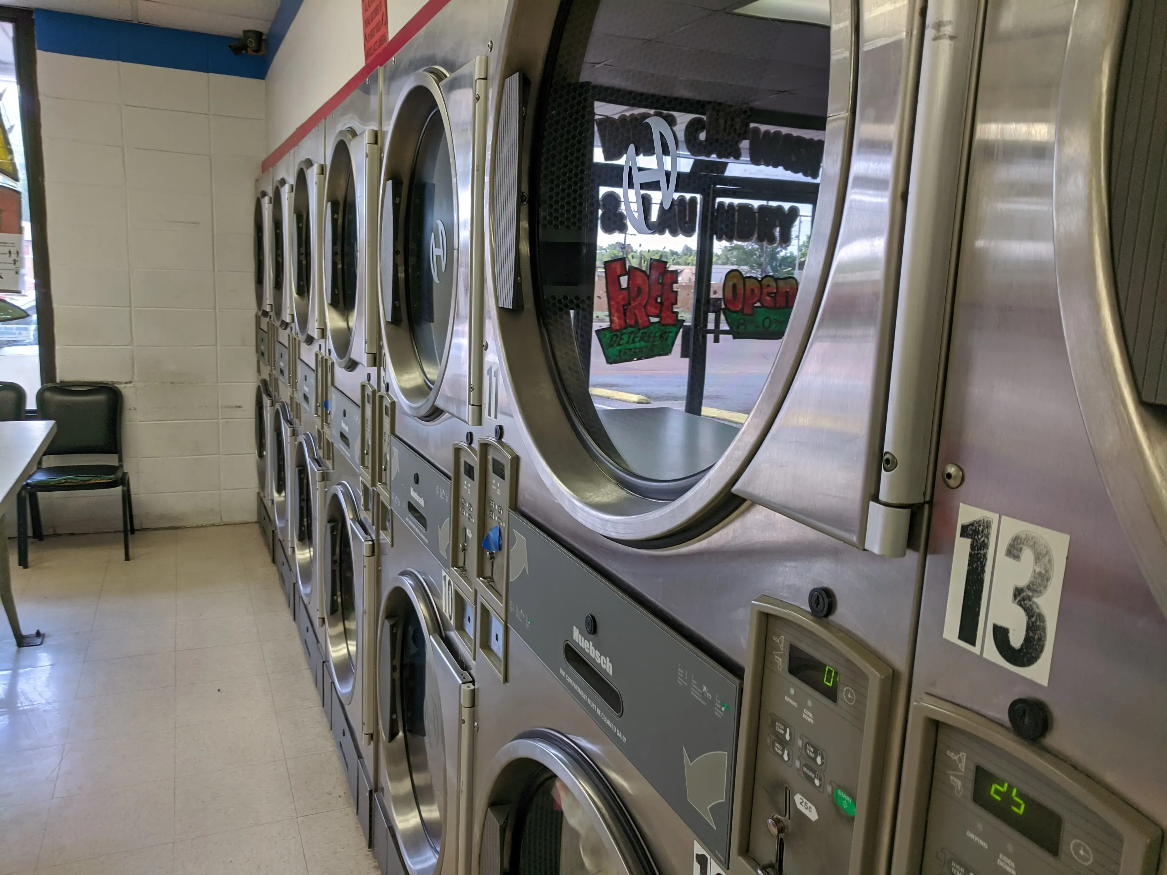 Bud’s Car Wash and Laundry thumbnail 4