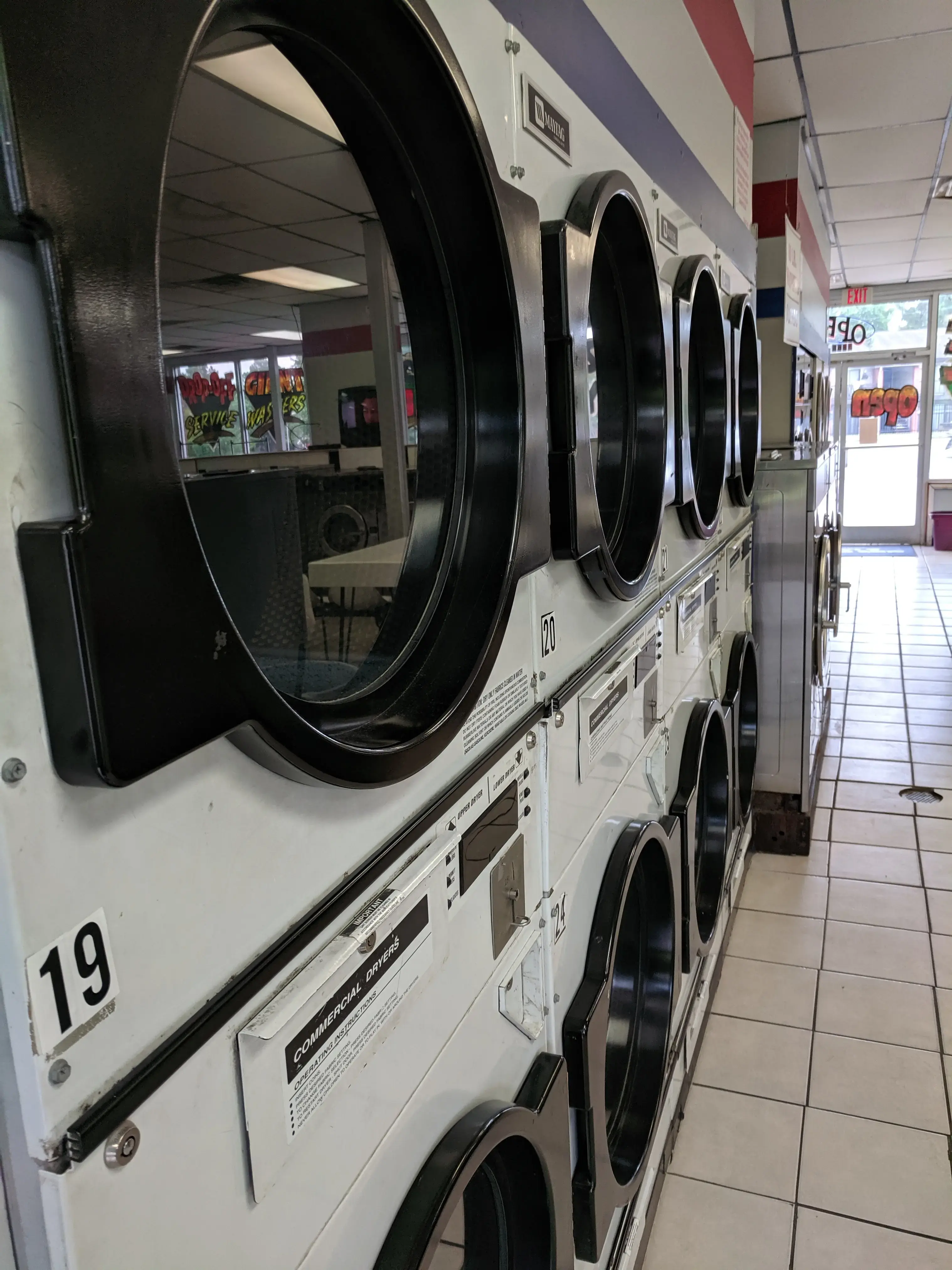 Bud's Car Wash and Laundry - Image 11