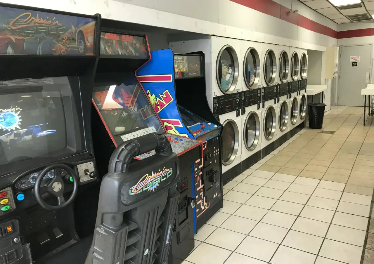 Bud's Car Wash and Laundry - Image 20