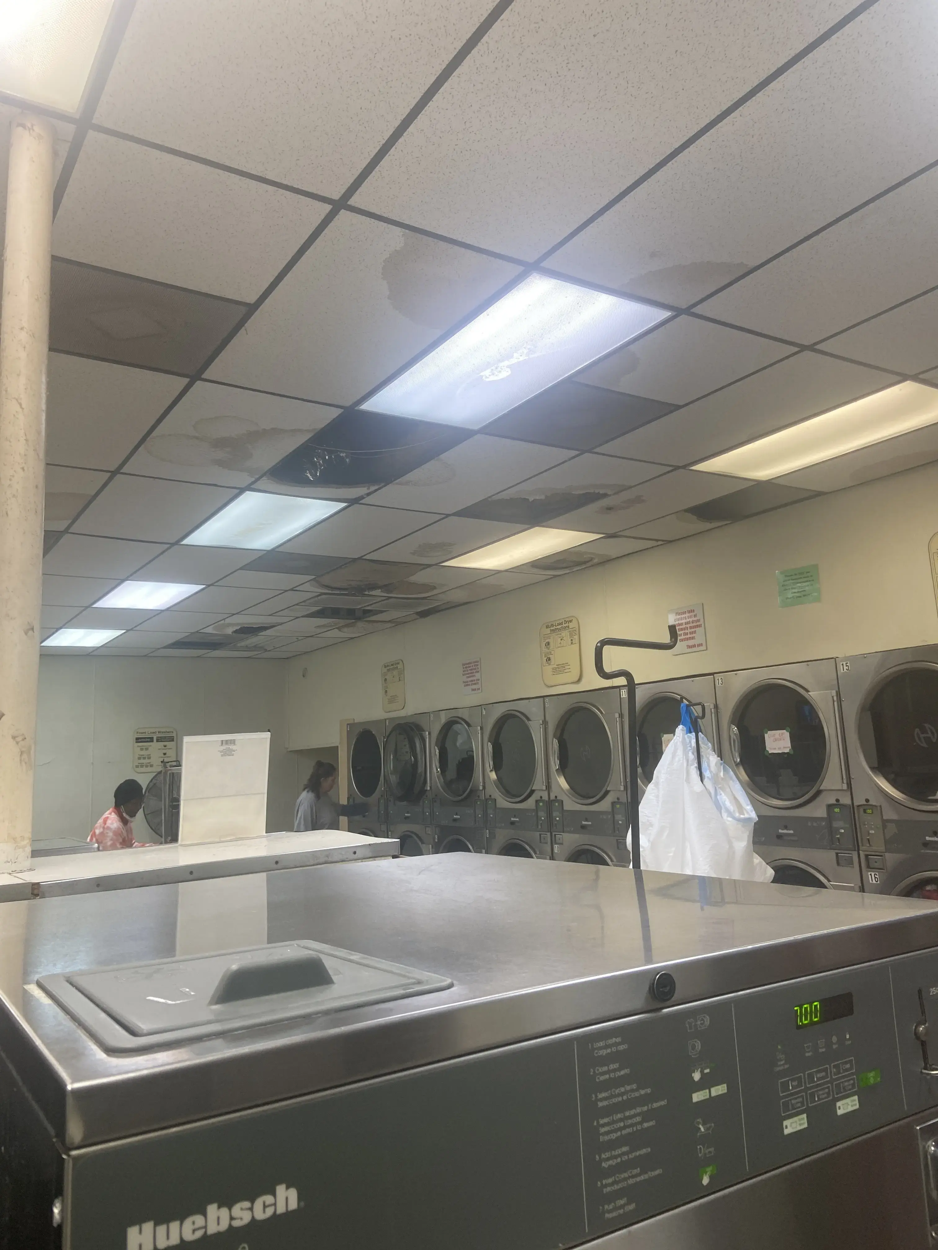 Bud's Car Wash and Laundry thumbnail 11
