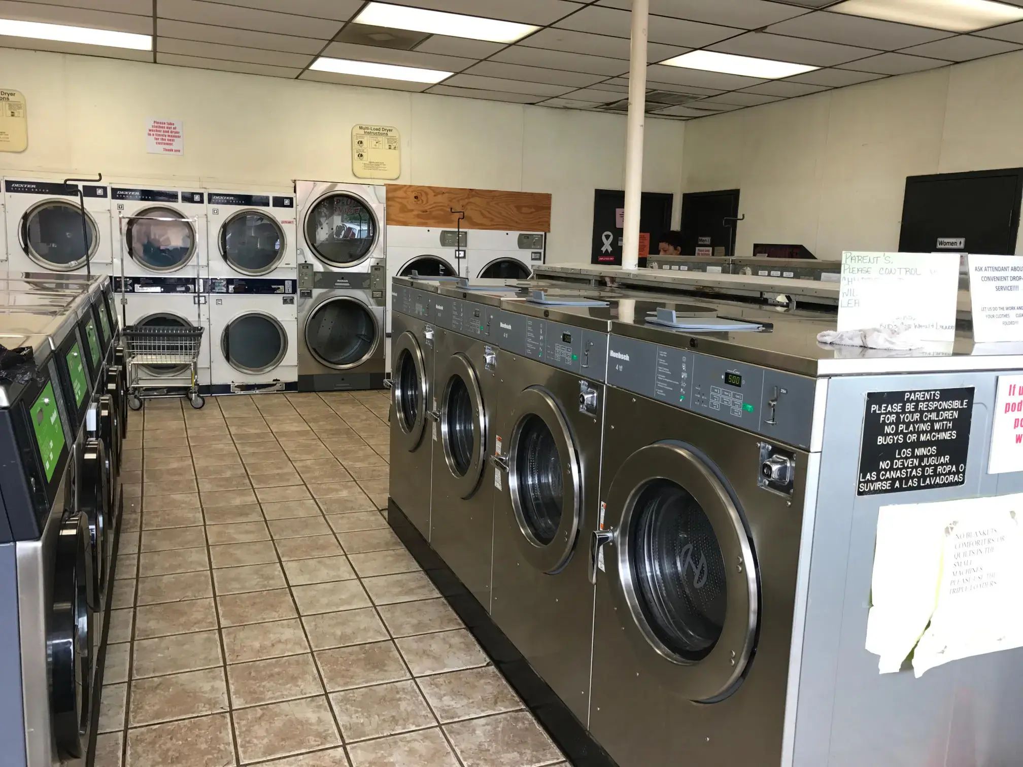 Bud's Car Wash and Laundry - Image 3