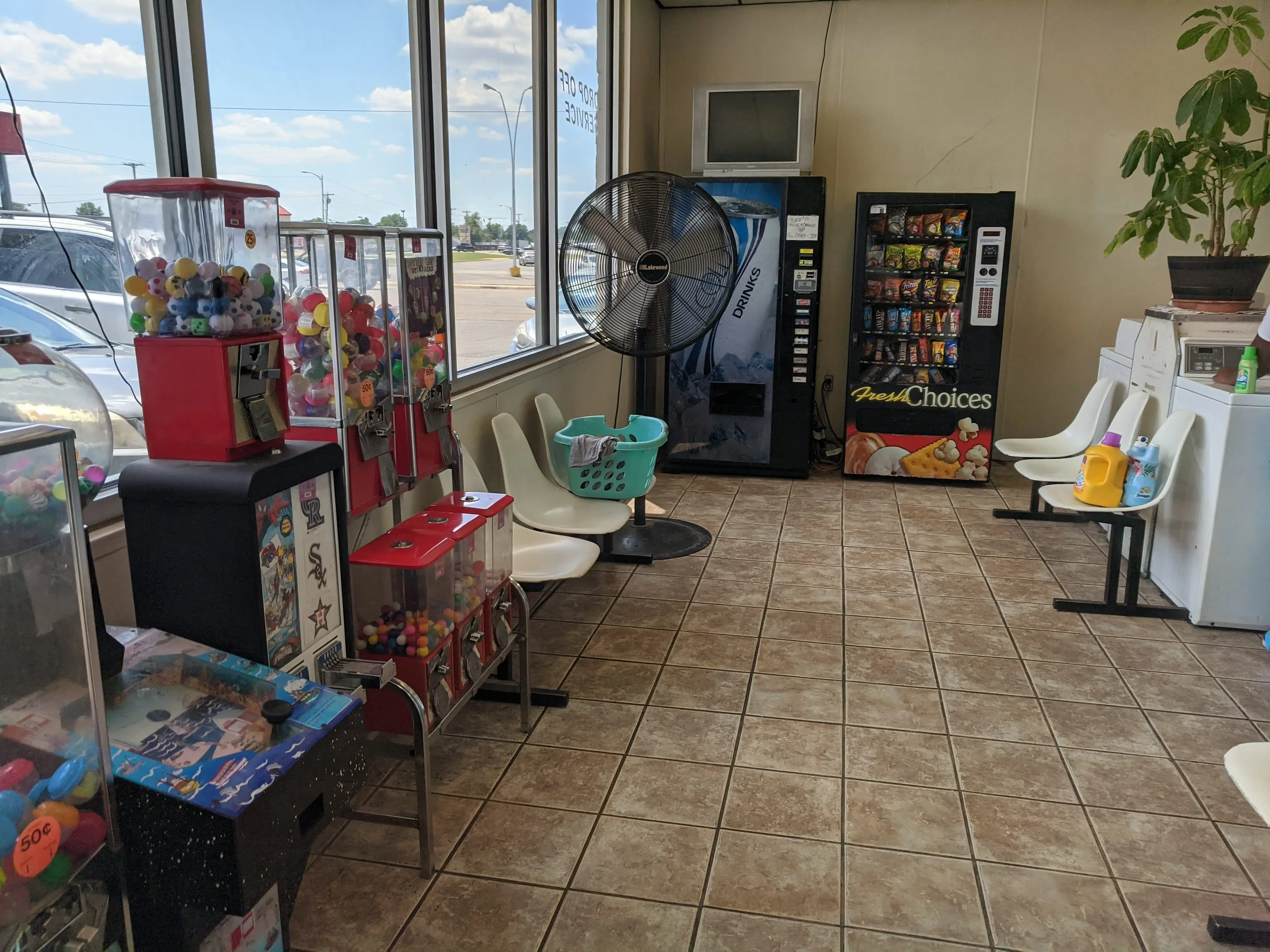 Bud's Car Wash and Laundry - Image 9