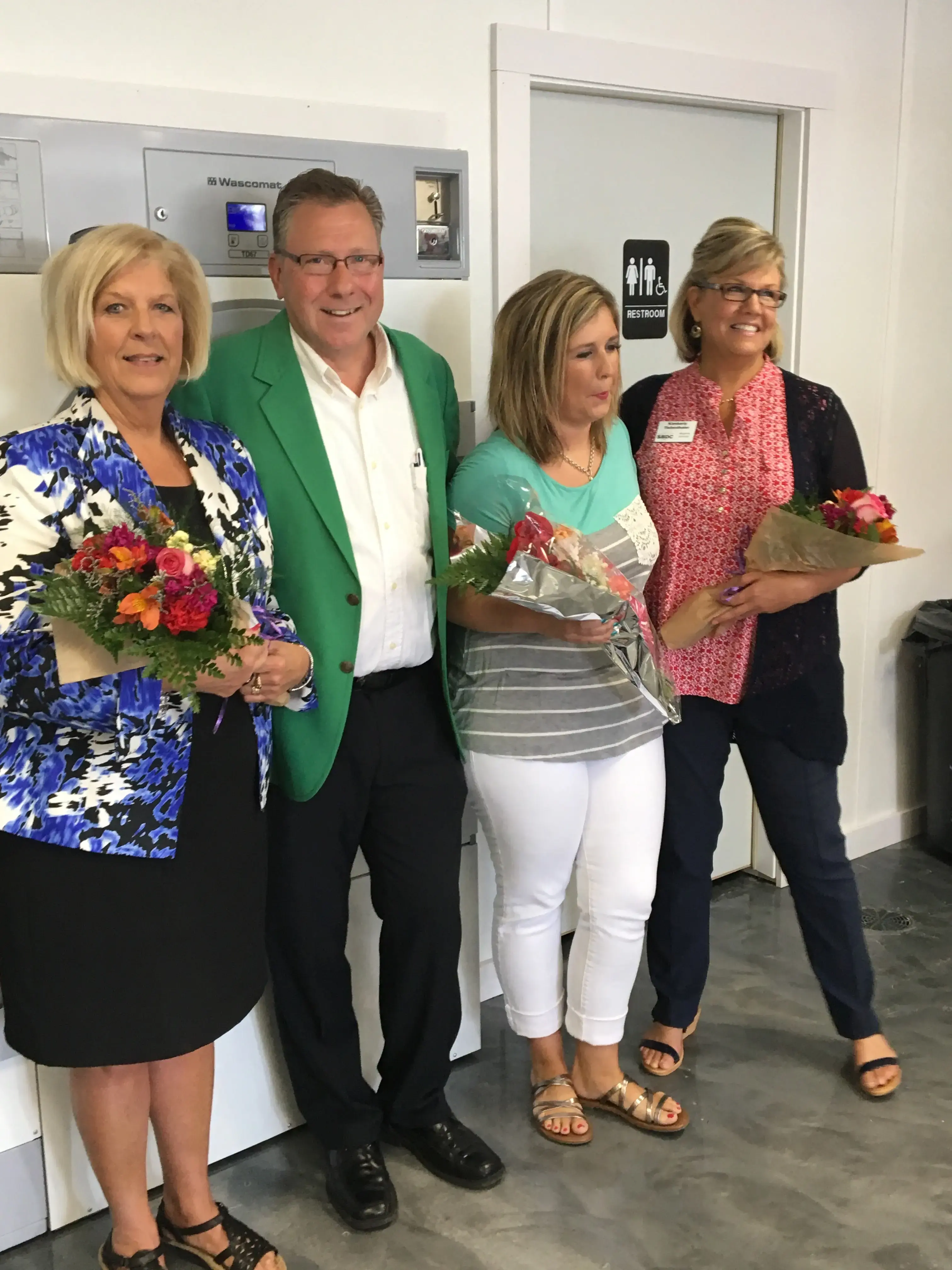 Bud's Corner Laundromat - Image 13