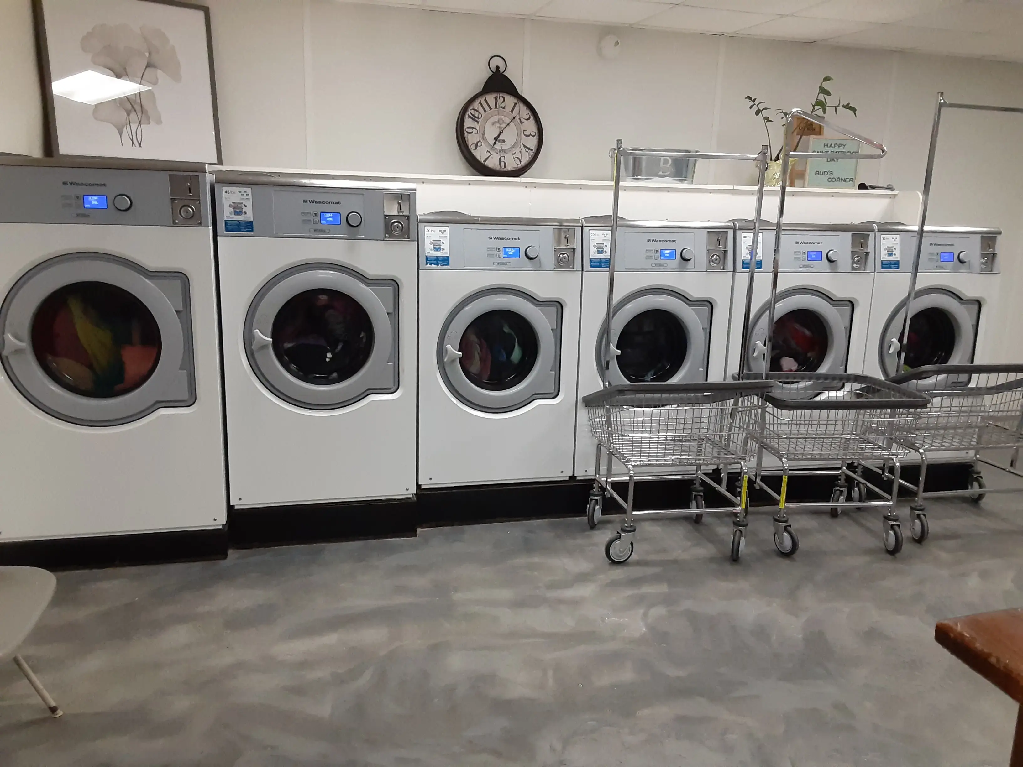 Bud's Corner Laundromat thumbnail 2