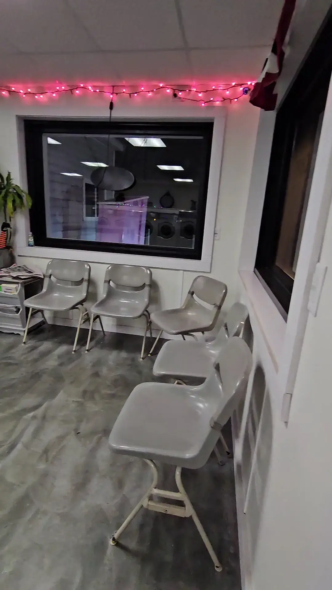 Bud's Corner Laundromat thumbnail 16