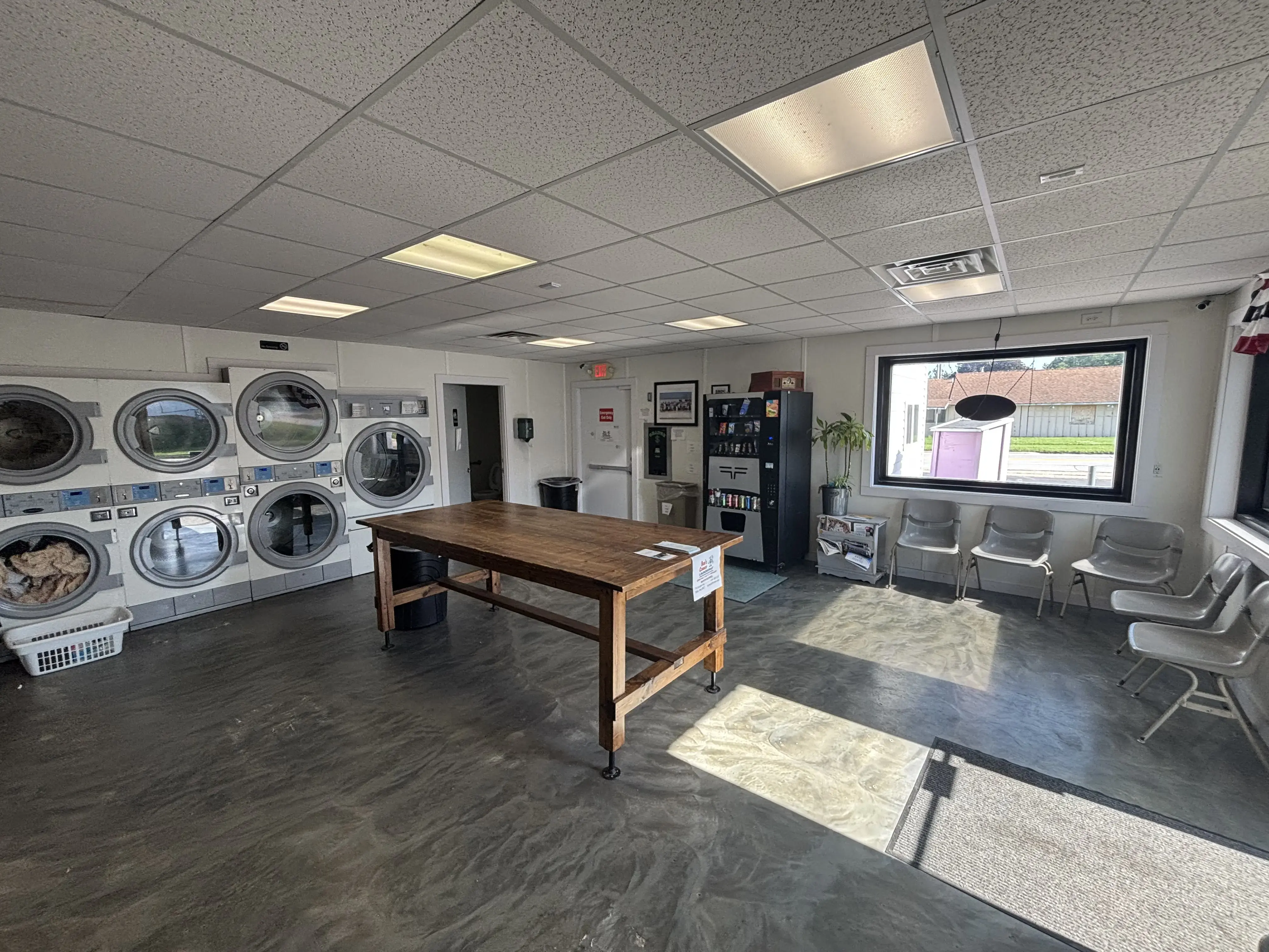 Bud's Corner Laundromat thumbnail 5