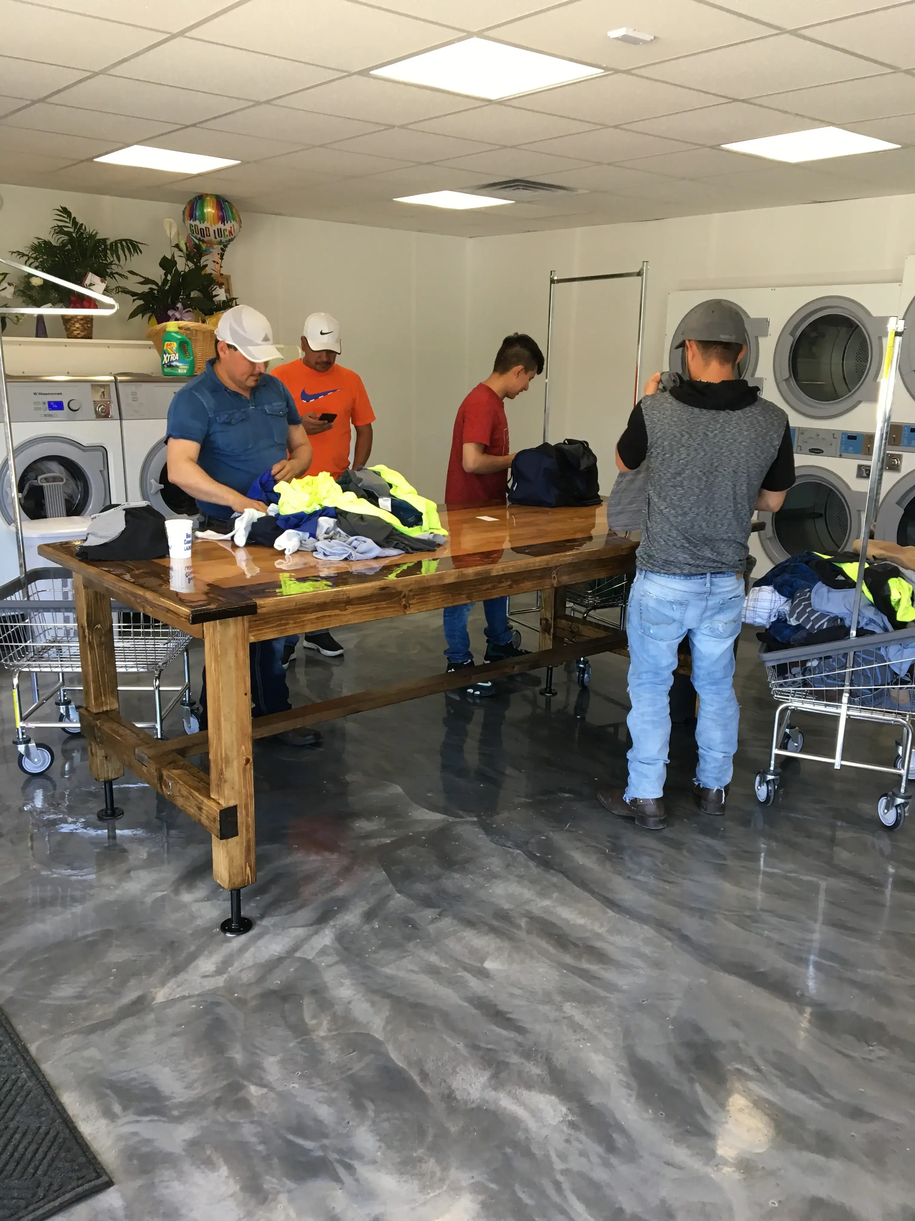 Bud's Corner Laundromat - Image 7