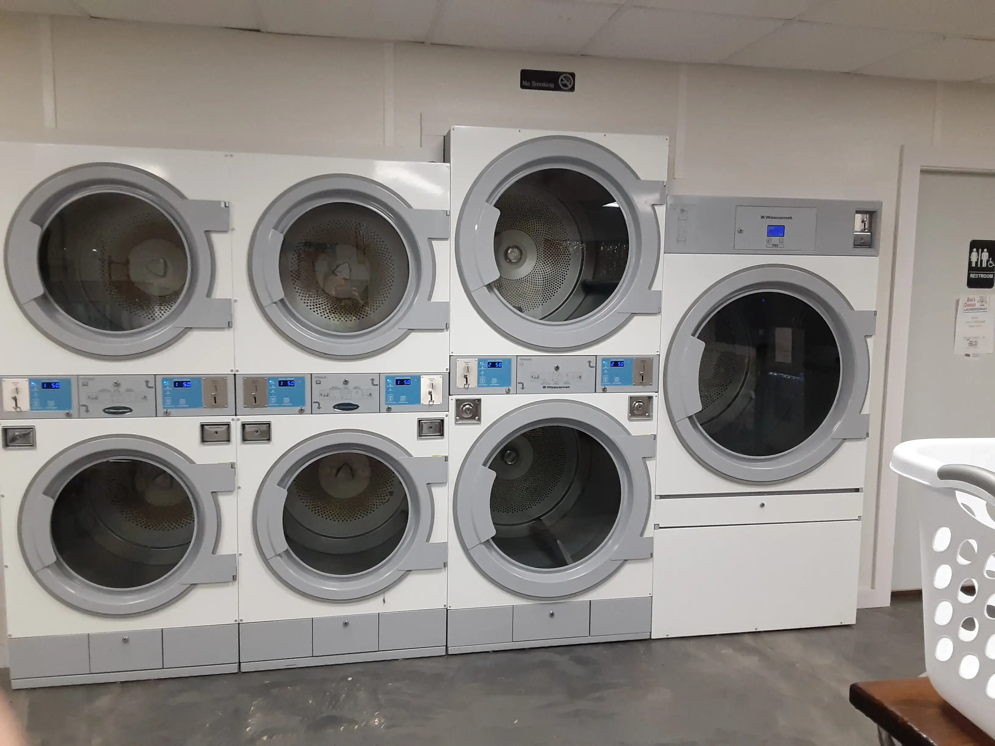 Bud's Corner Laundromat thumbnail 14