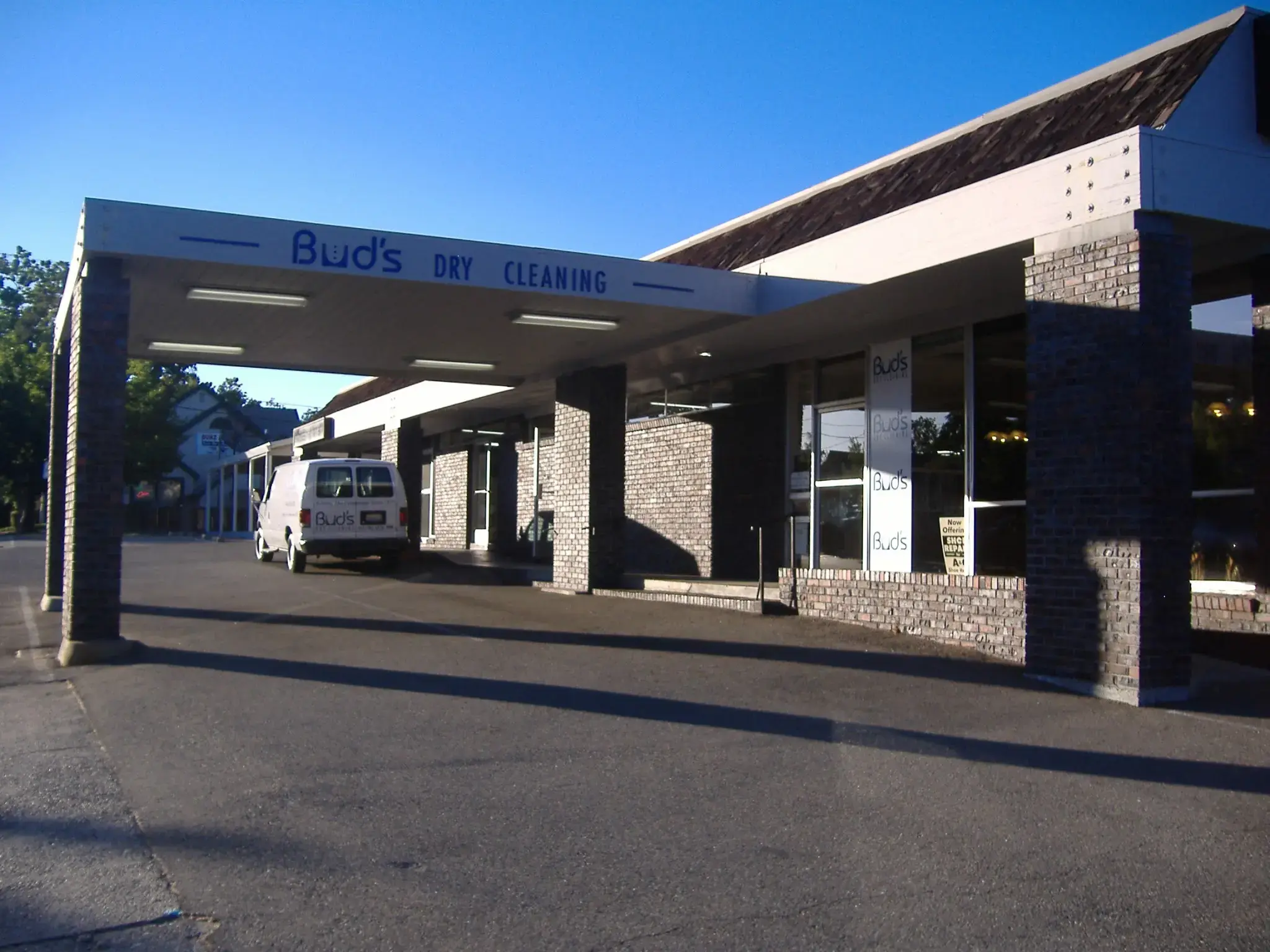 Bud's Dry Cleaning location