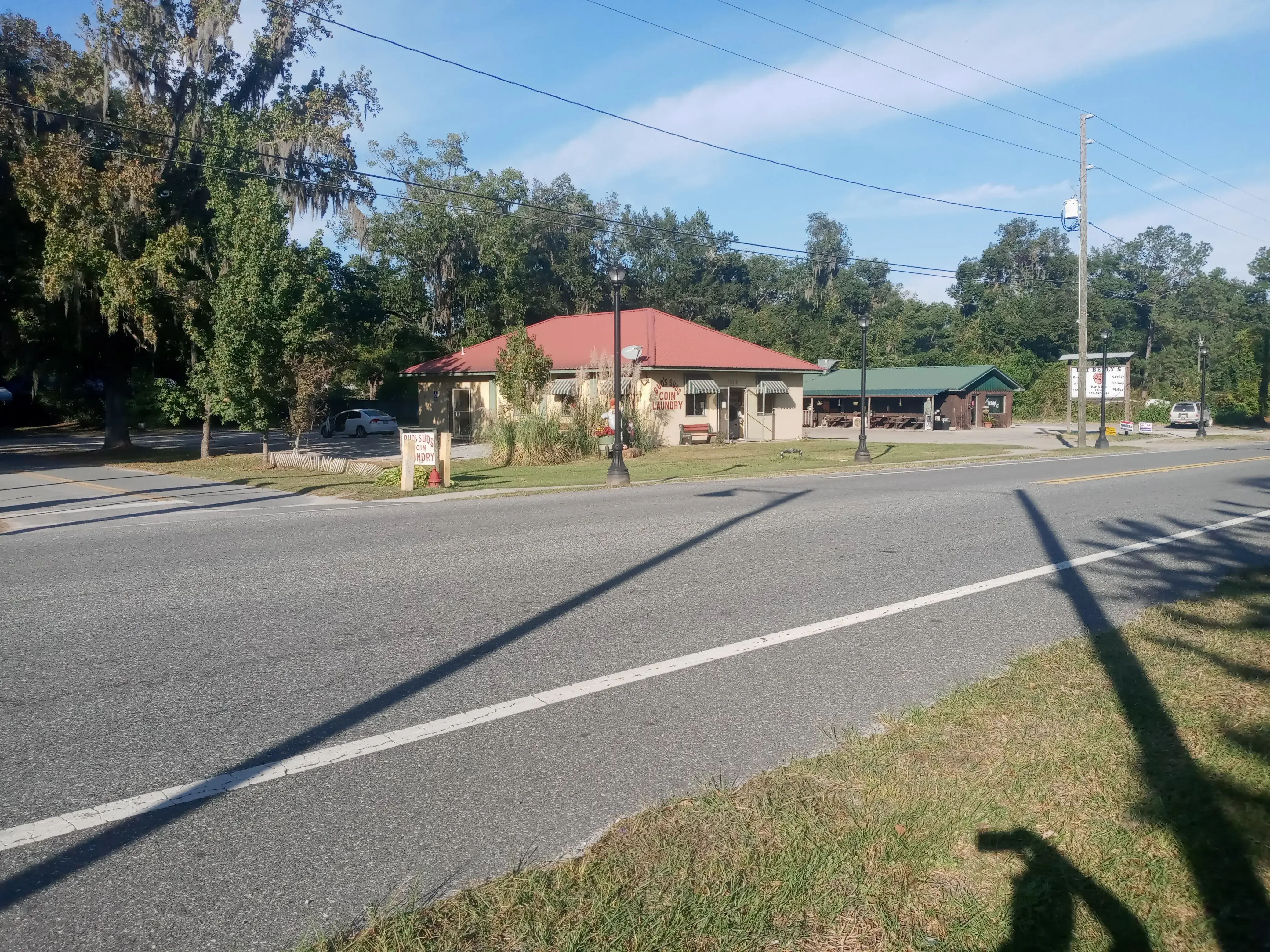 Bud's Suds Coin Laundry - Image 8