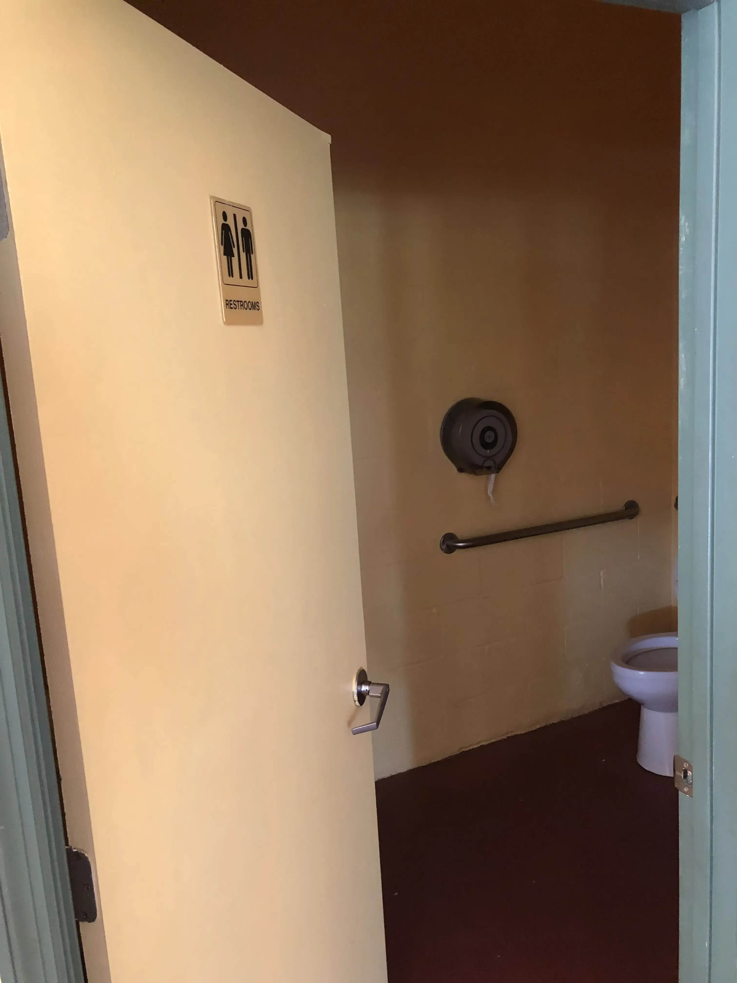 Bud's Suds Coin Laundry thumbnail 13