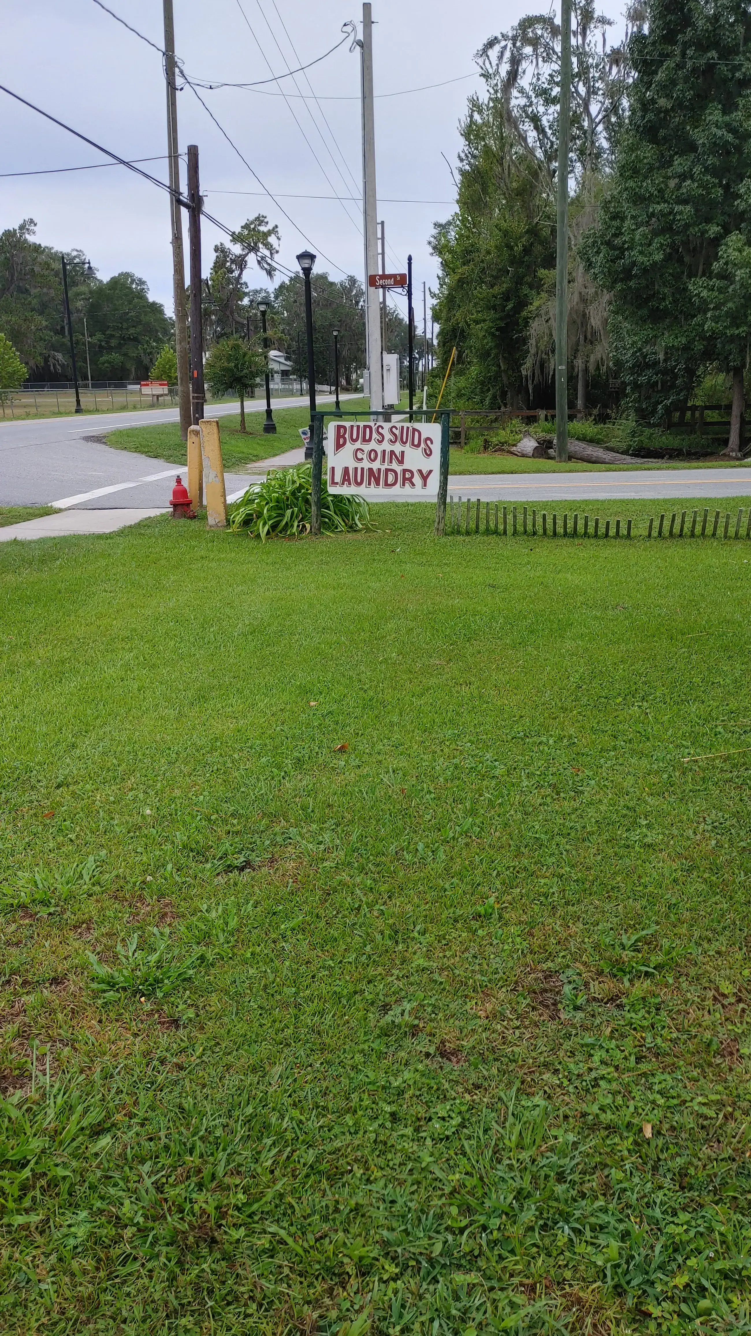 Bud's Suds Coin Laundry thumbnail 6