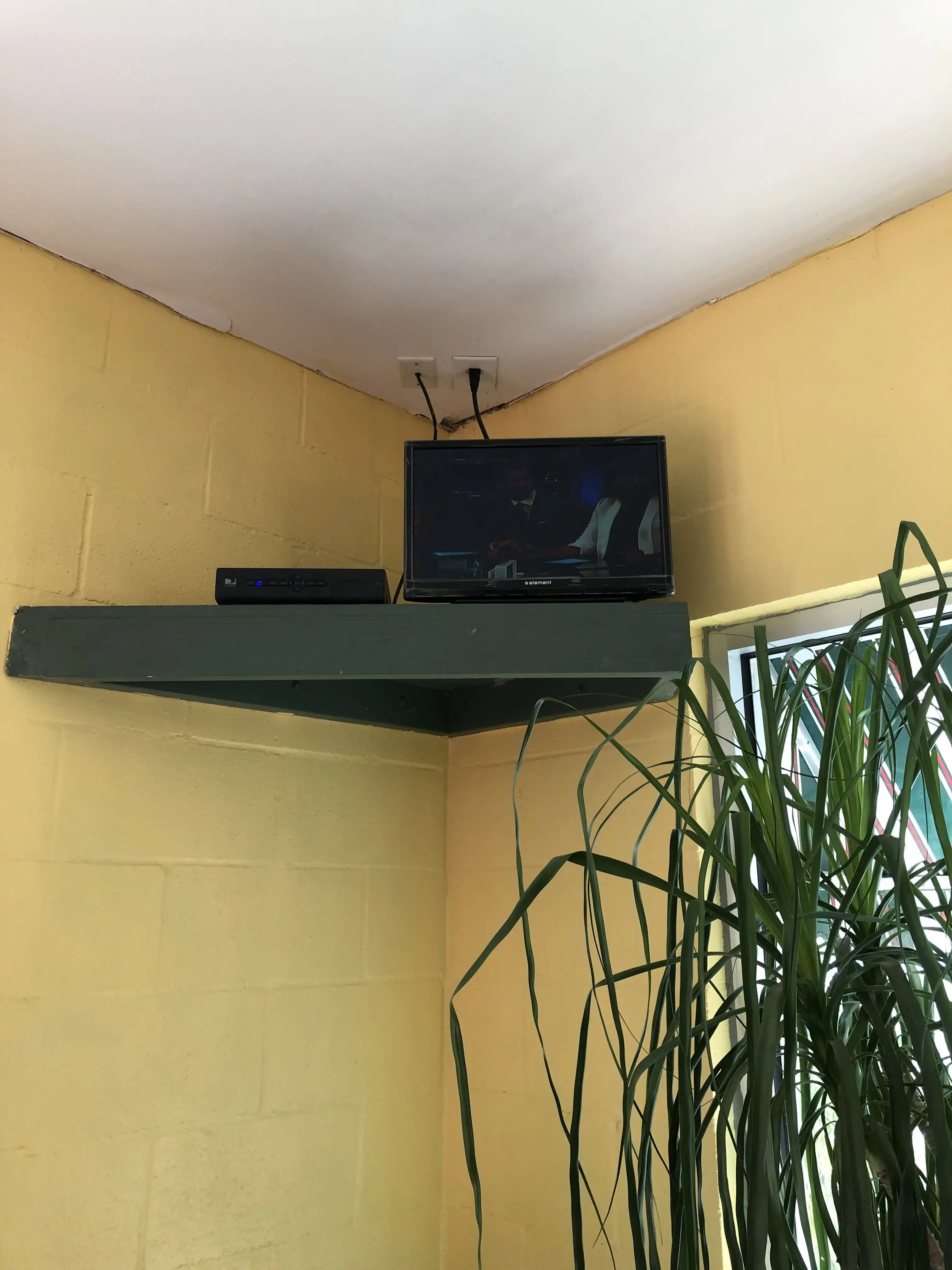 Bud's Suds Coin Laundry thumbnail 11