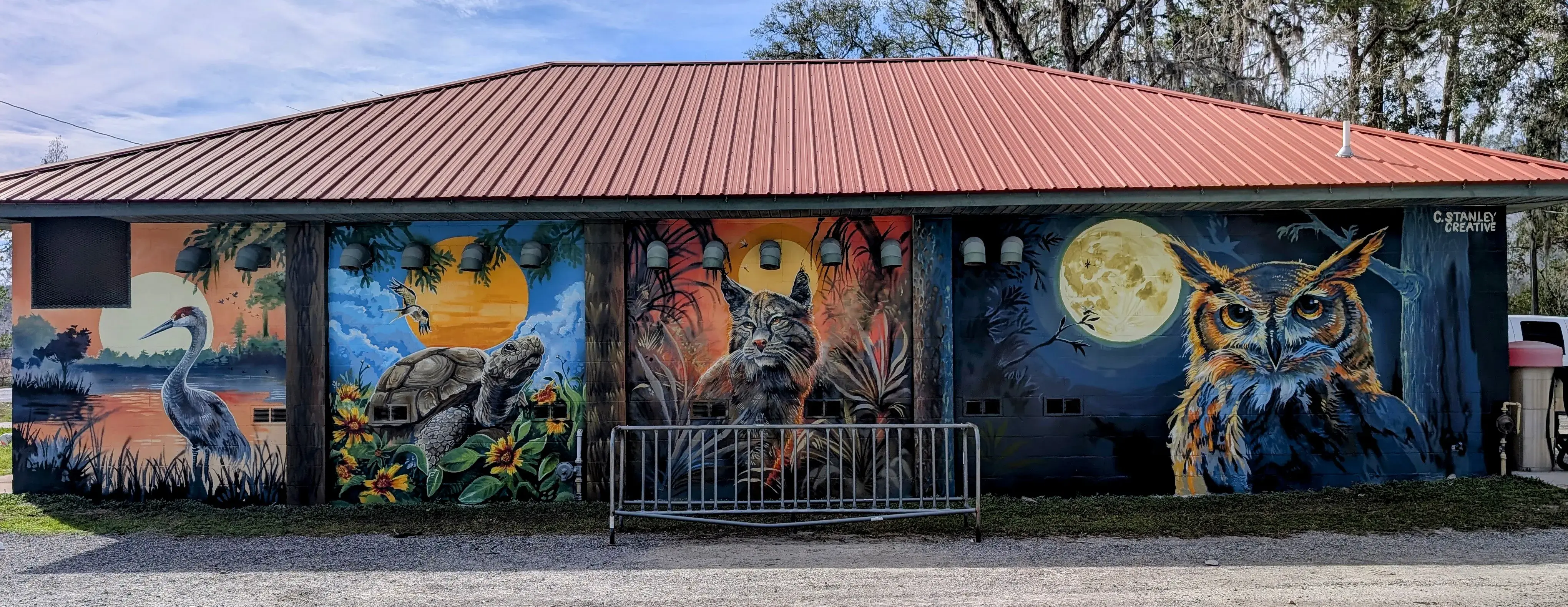 Bud's Suds Coin Laundry - Image 12