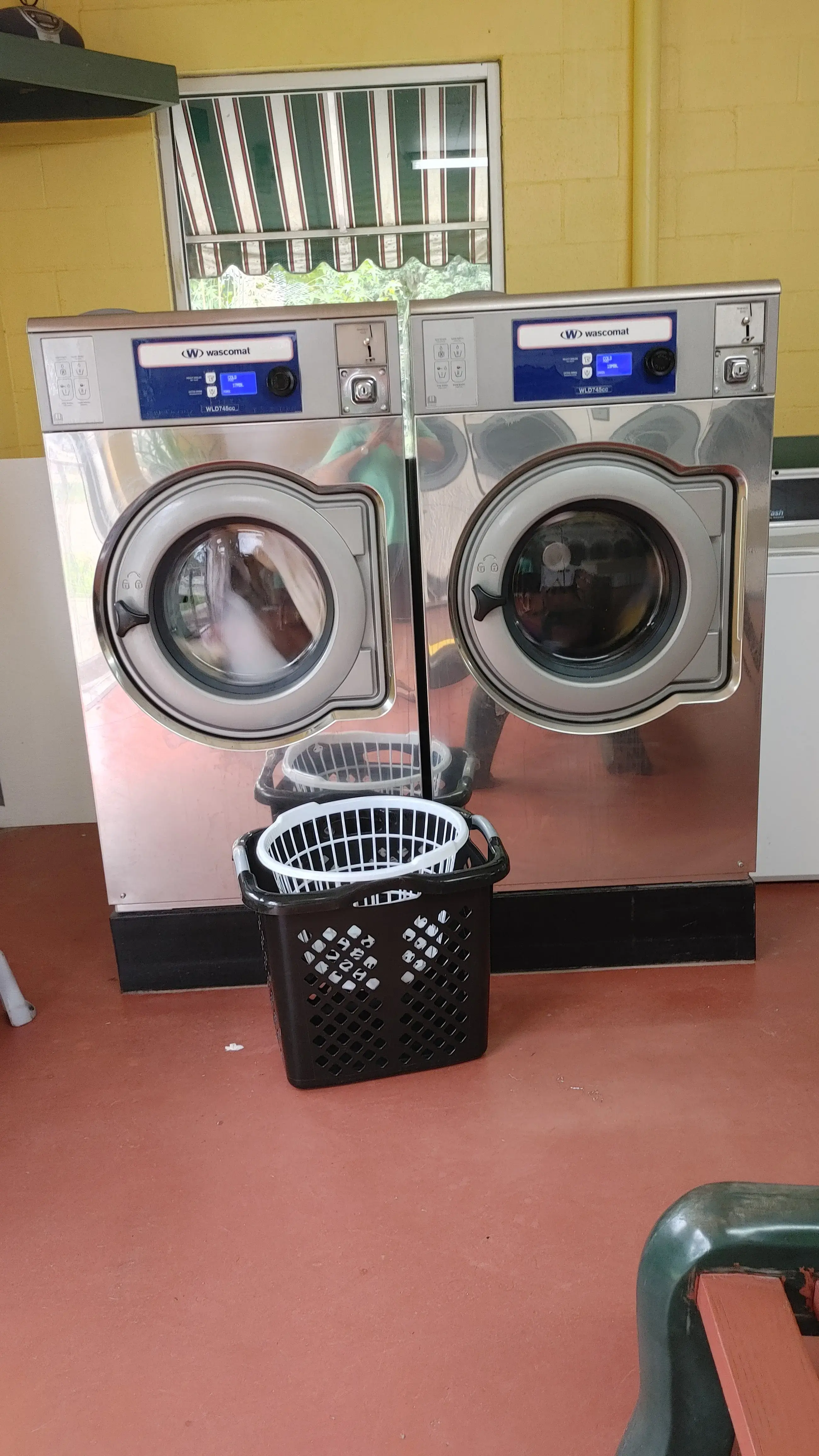 Bud's Suds Coin Laundry thumbnail 5