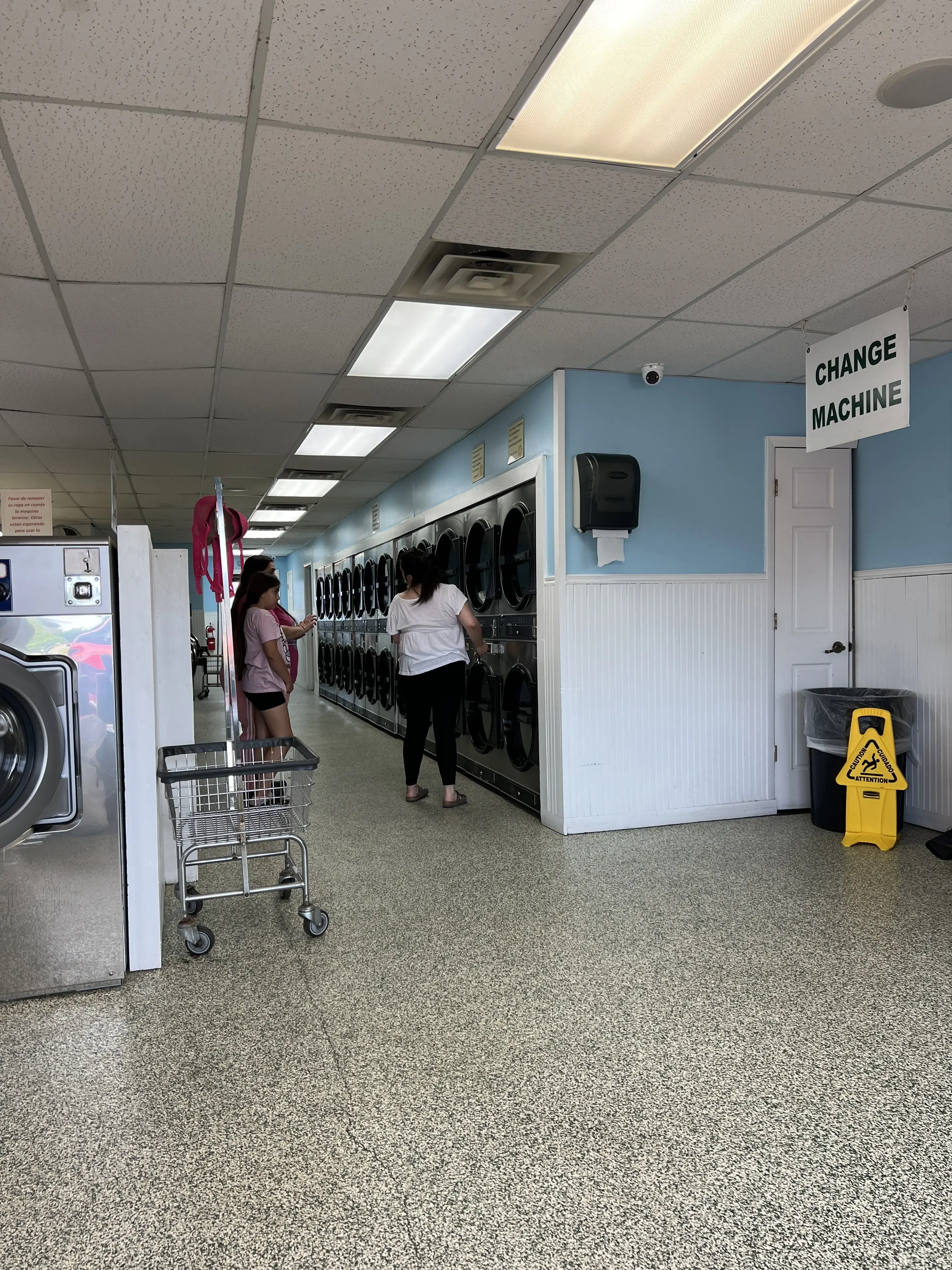 Bufalo Family Laundromat thumbnail 7