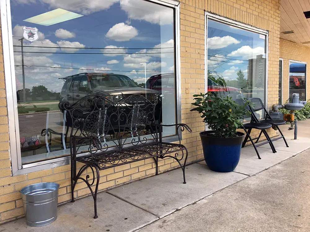 Bufalo Family Laundromat - Image 6