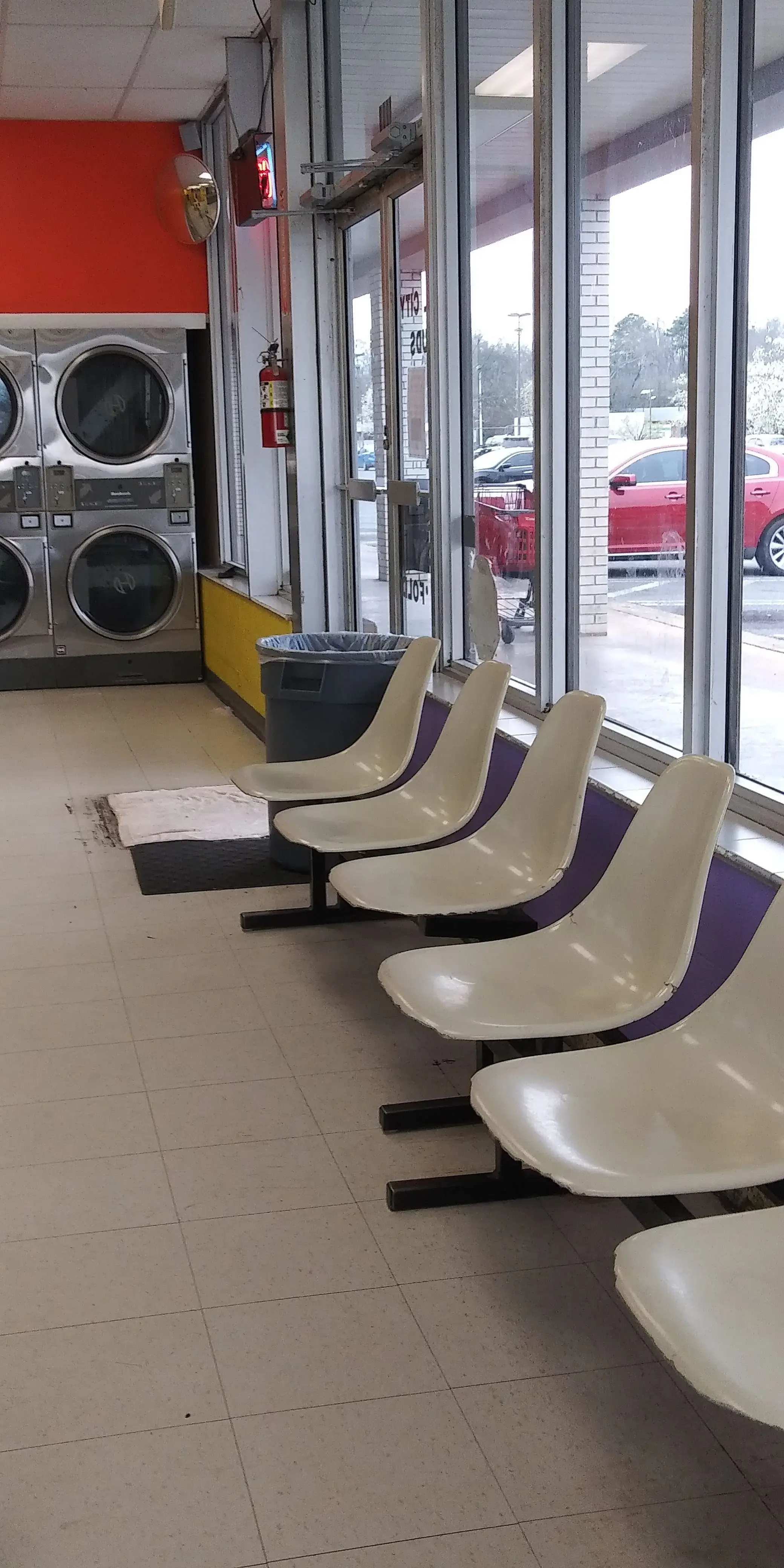 Bull City Suds Laundromat thumbnail 7