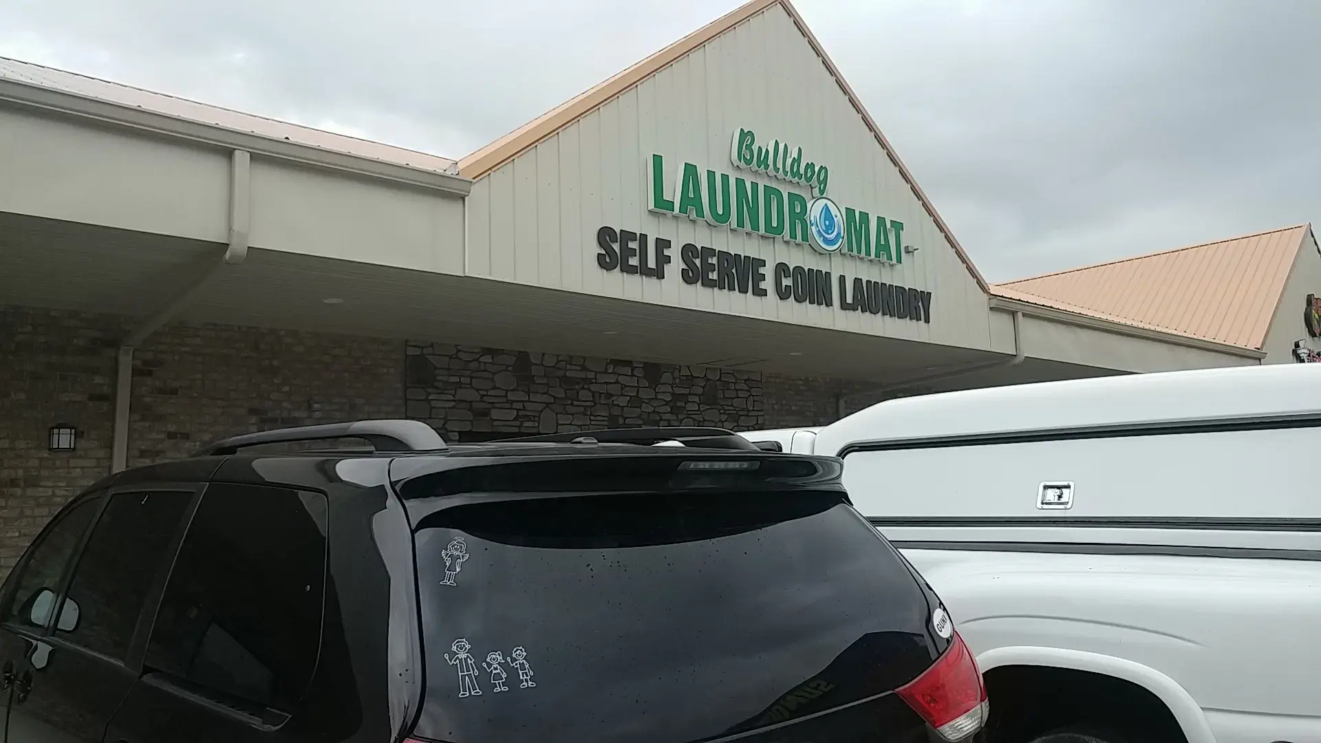 Bulldog Laundromat thumbnail 4