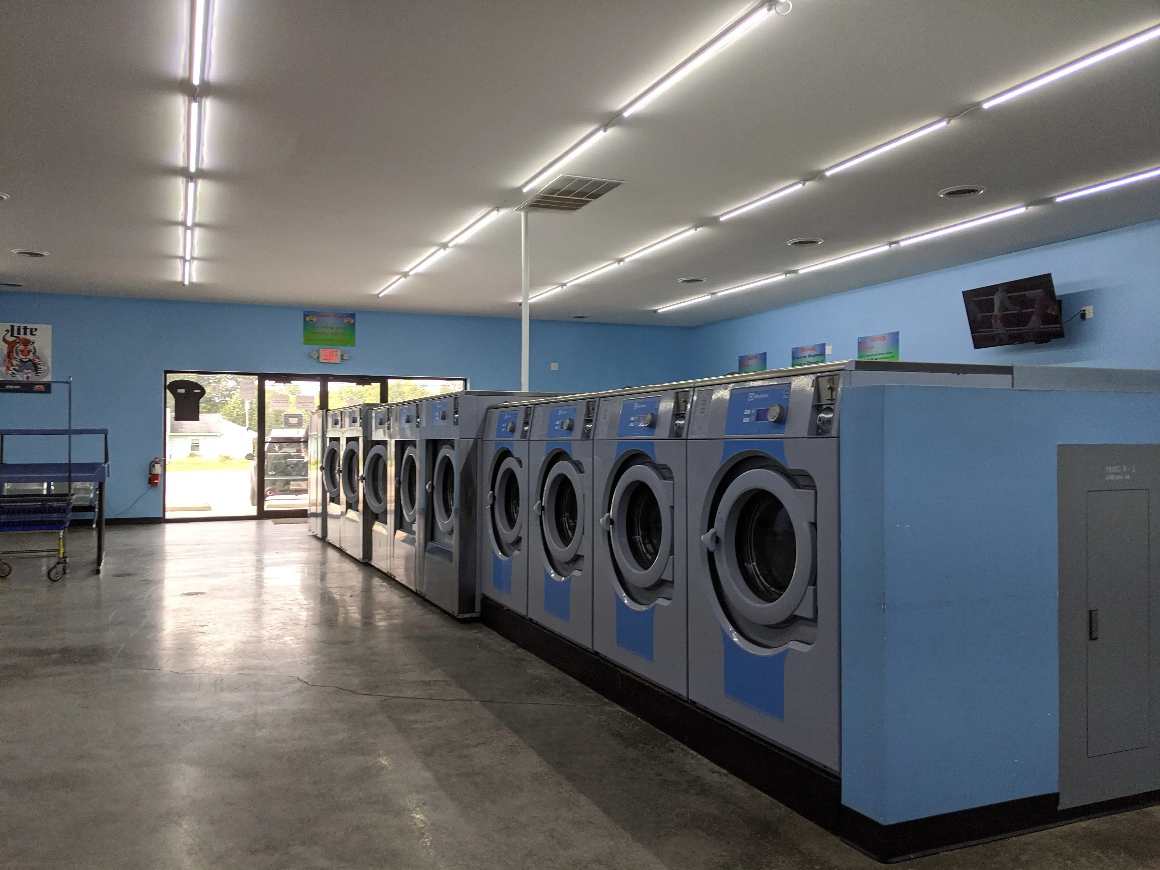 Bulldog Laundromat thumbnail 13