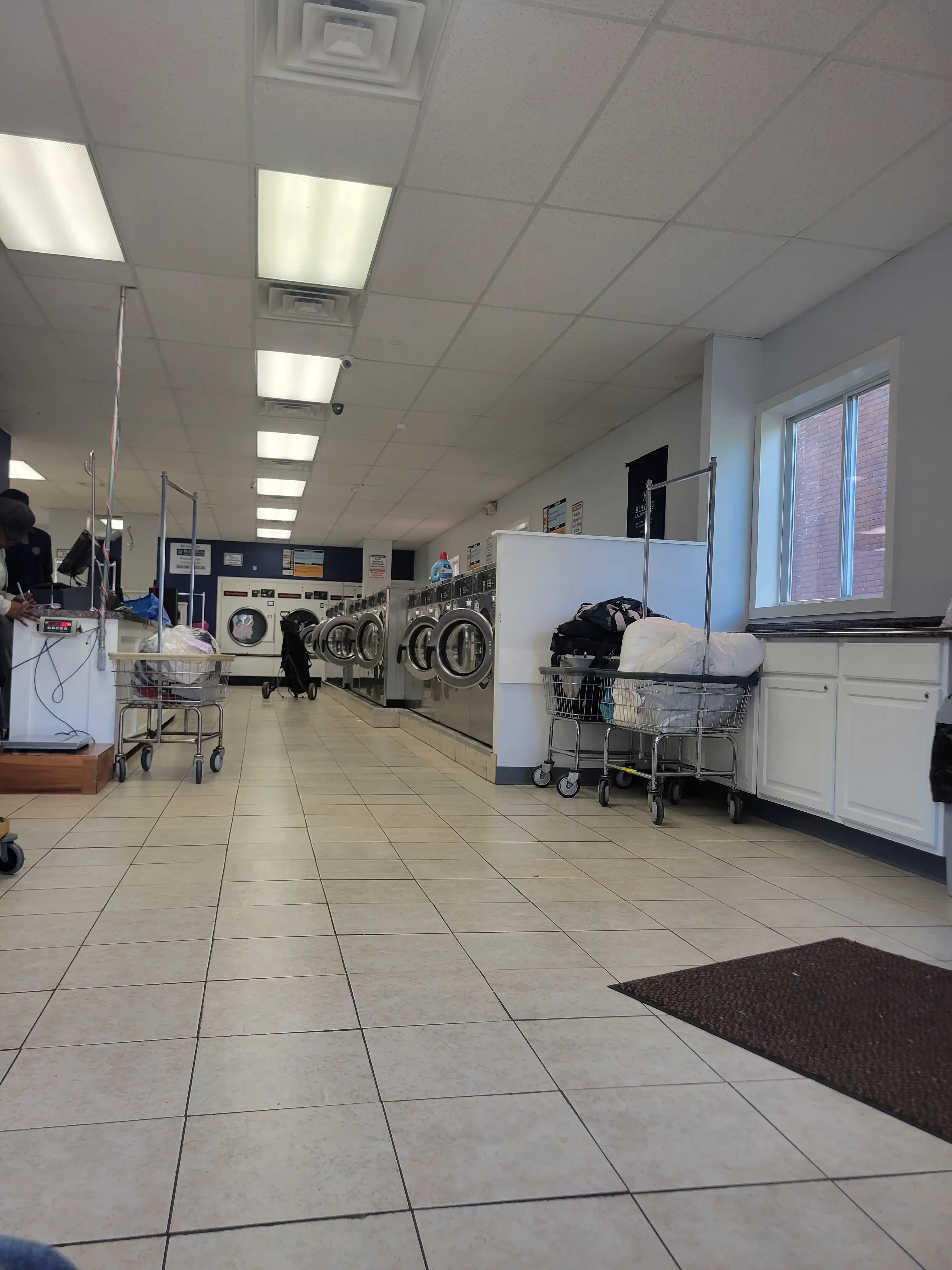 Bulldog Laundromat - Image 7
