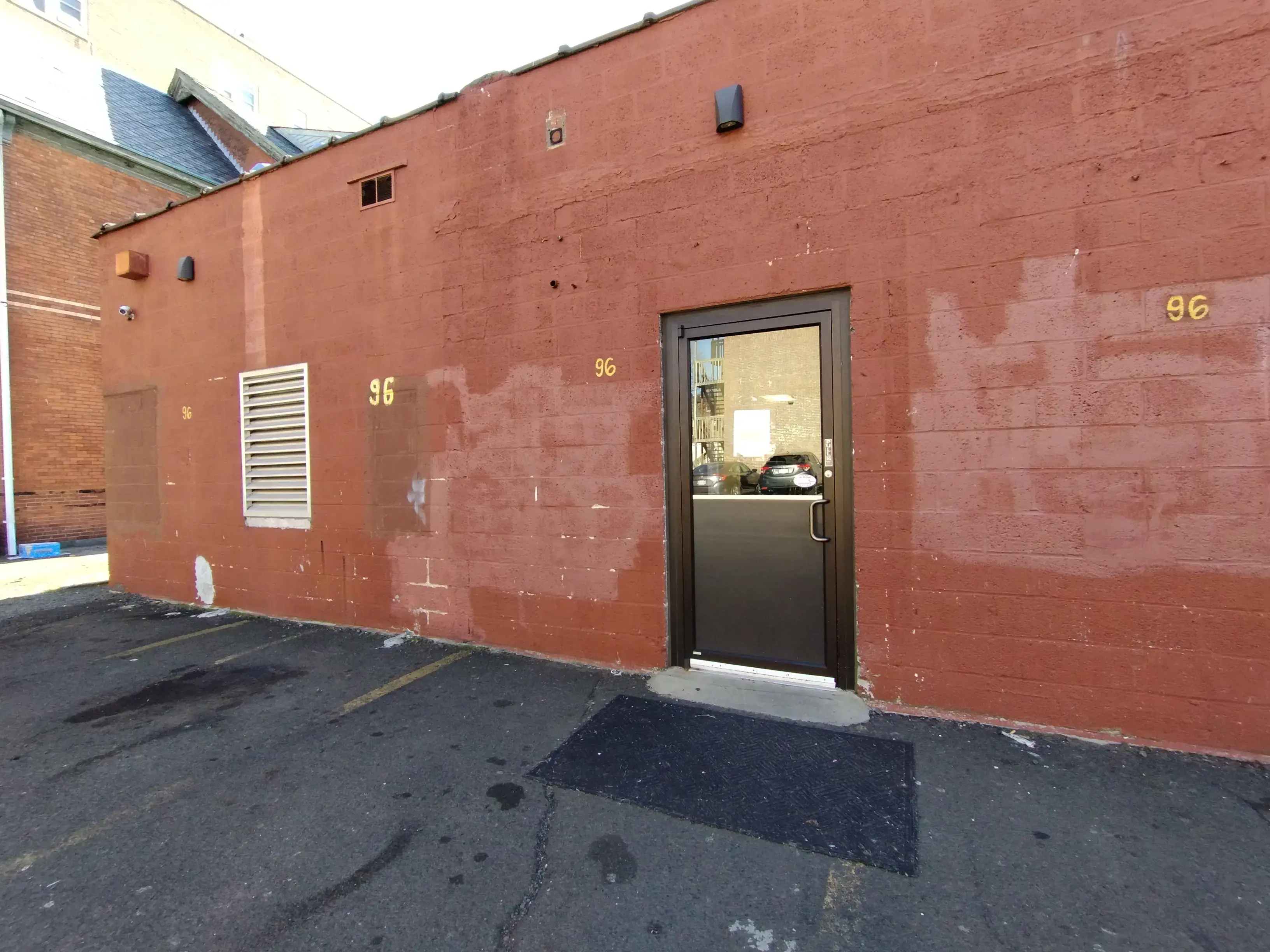 Bulldog Laundromat - Image 11