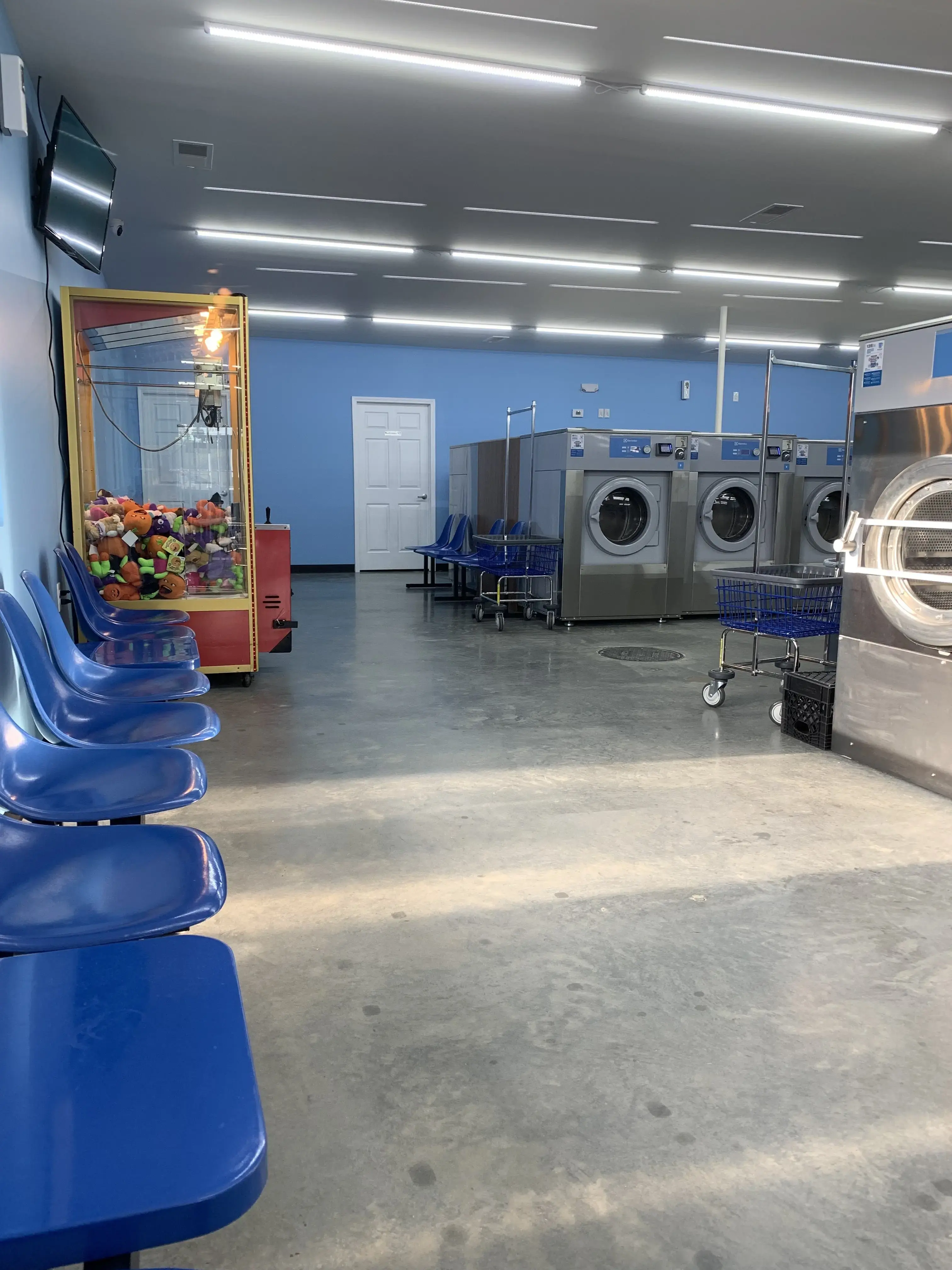 Bulldog Laundromat thumbnail 17