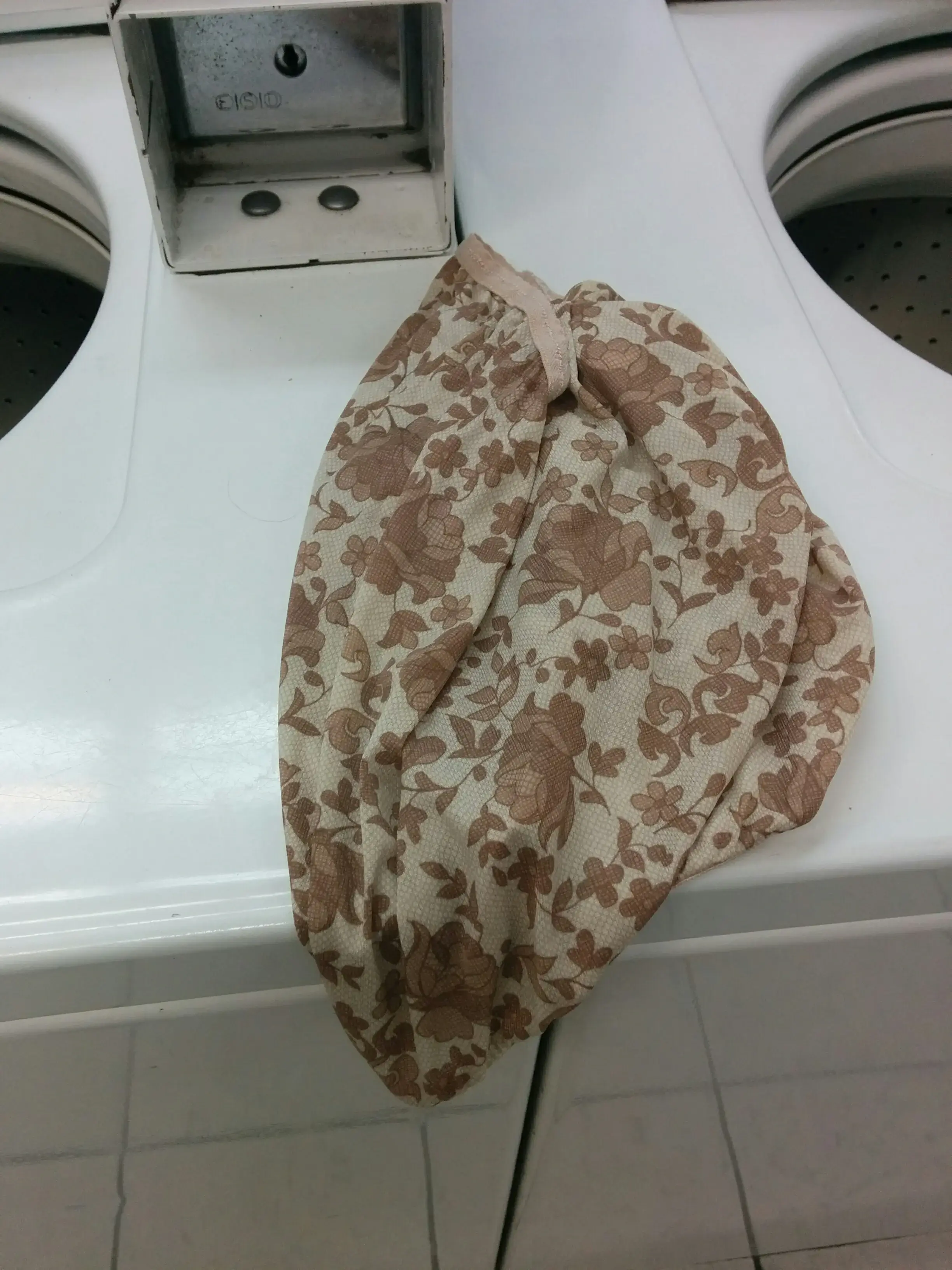 Burlingame Laundromat - Image 19