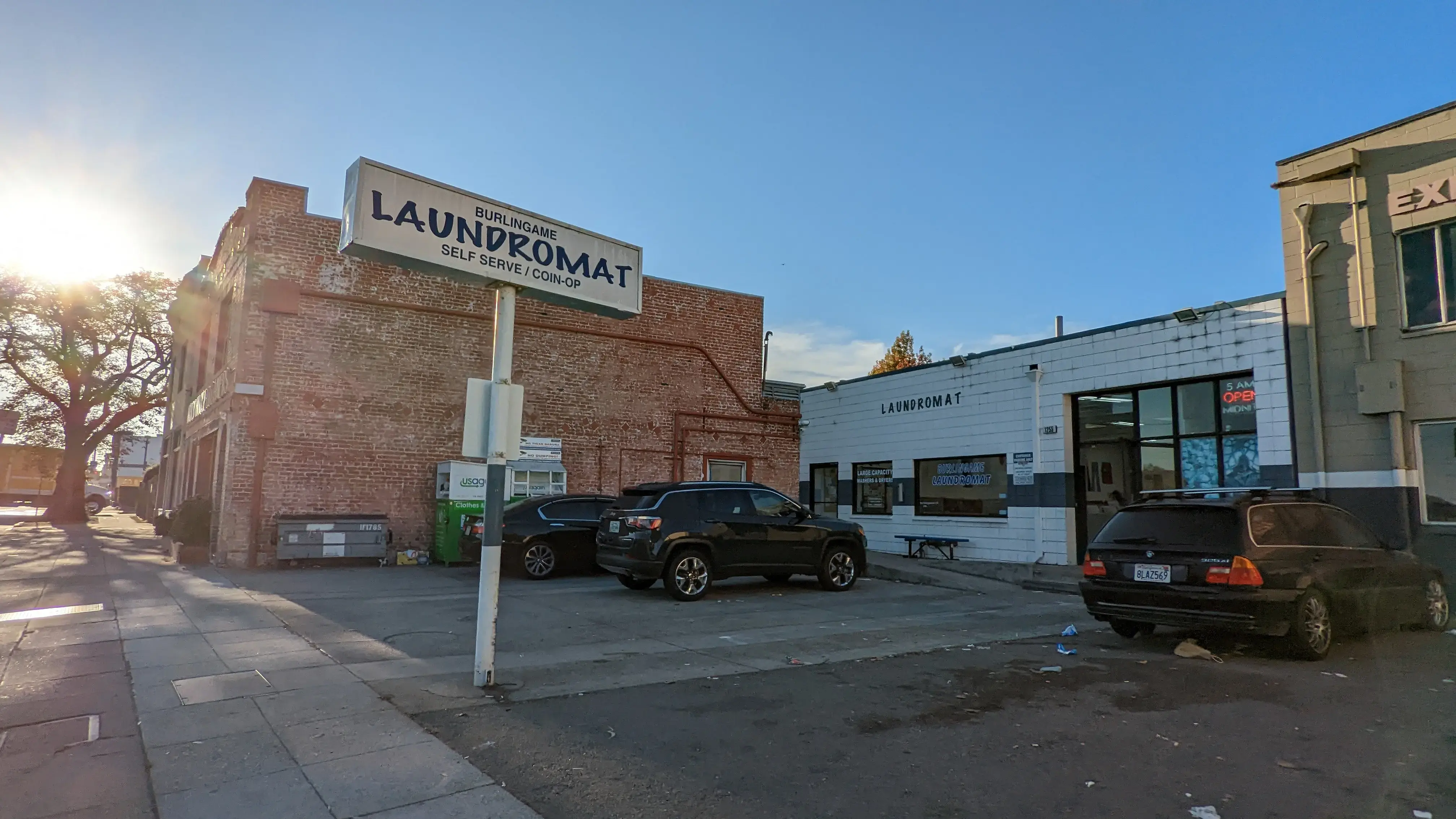 Burlingame Laundromat - Image 10