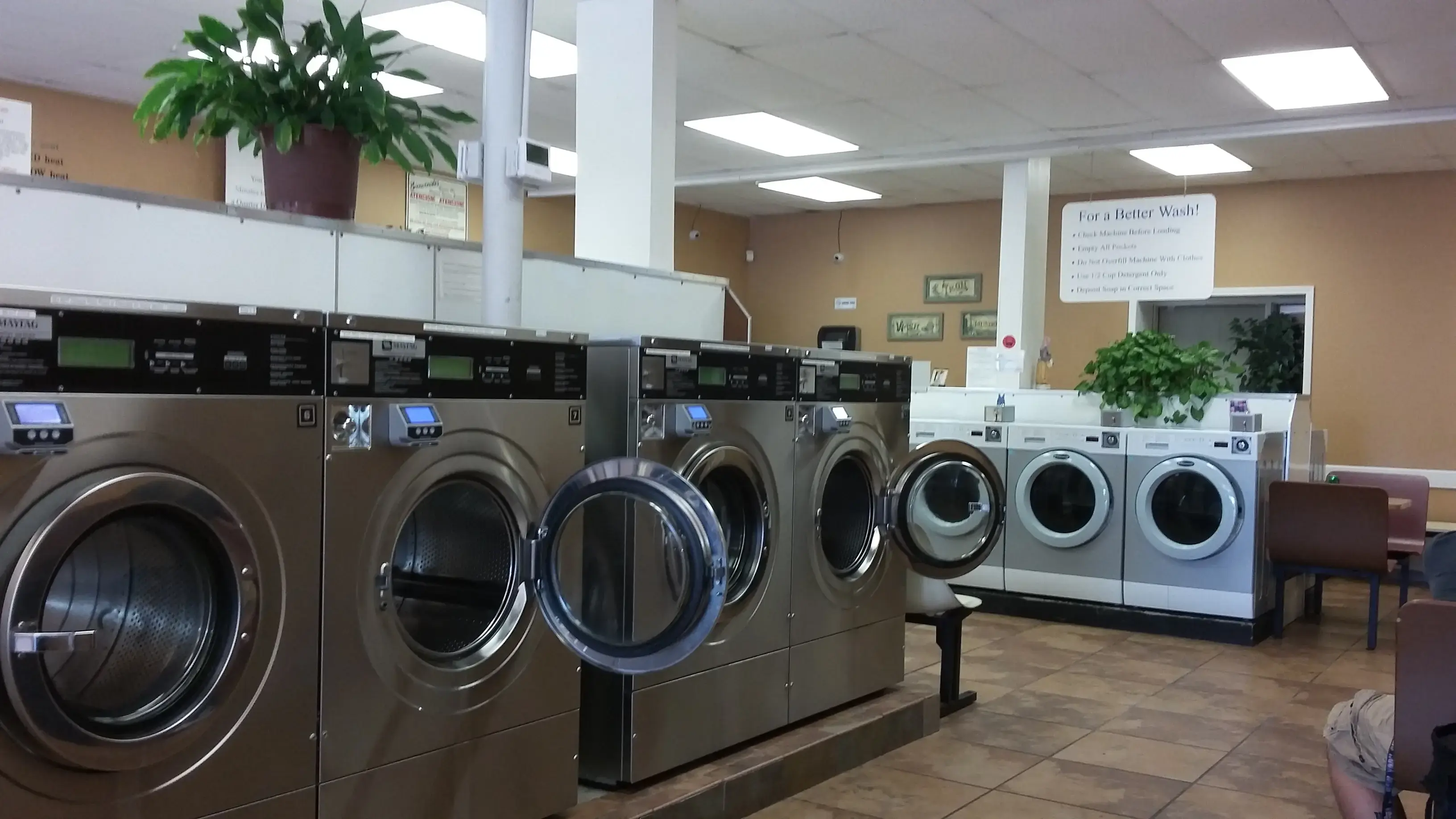 Burnsville Laundromat - Image 6