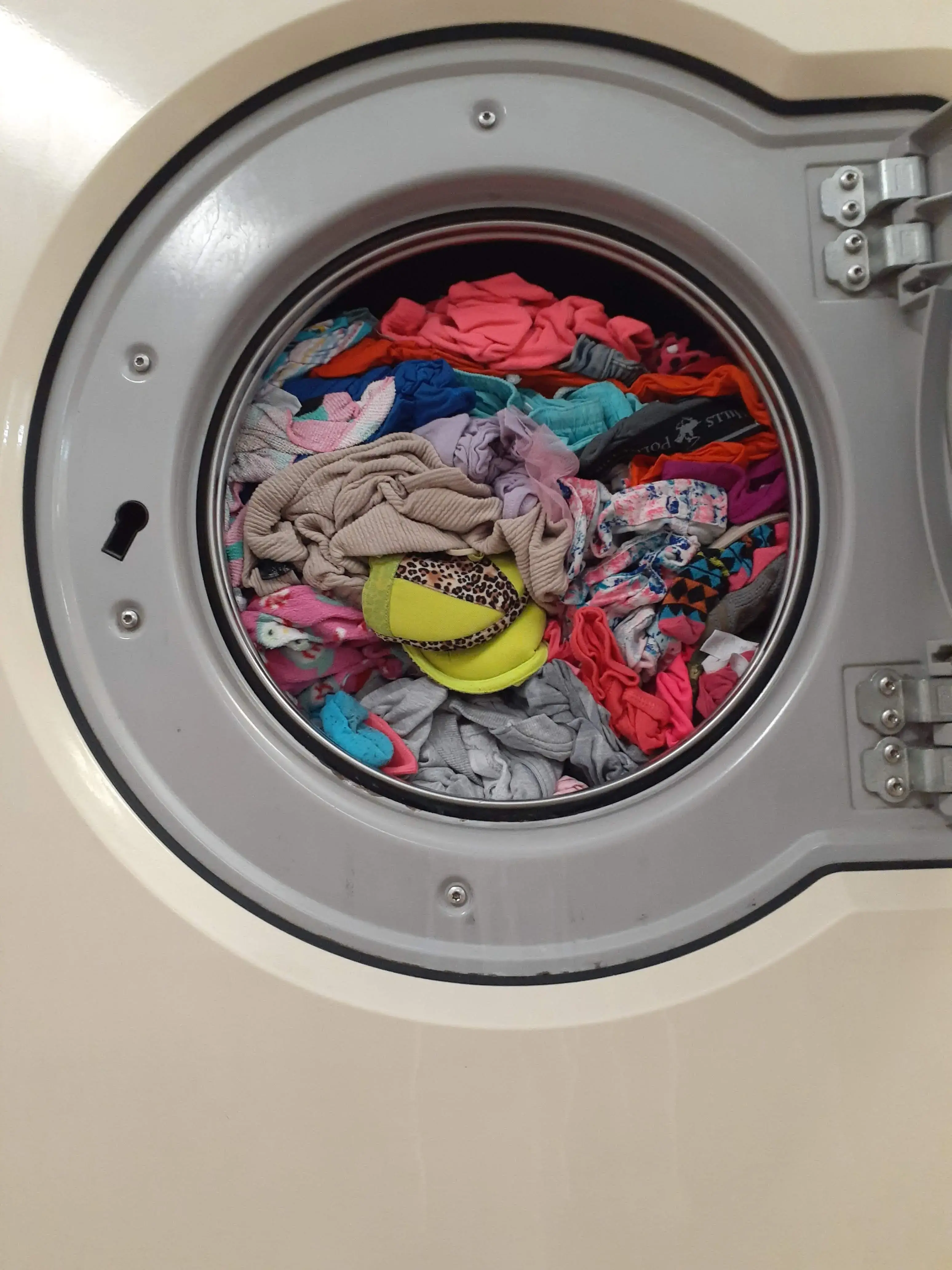 Burton's Laundry - Image 4