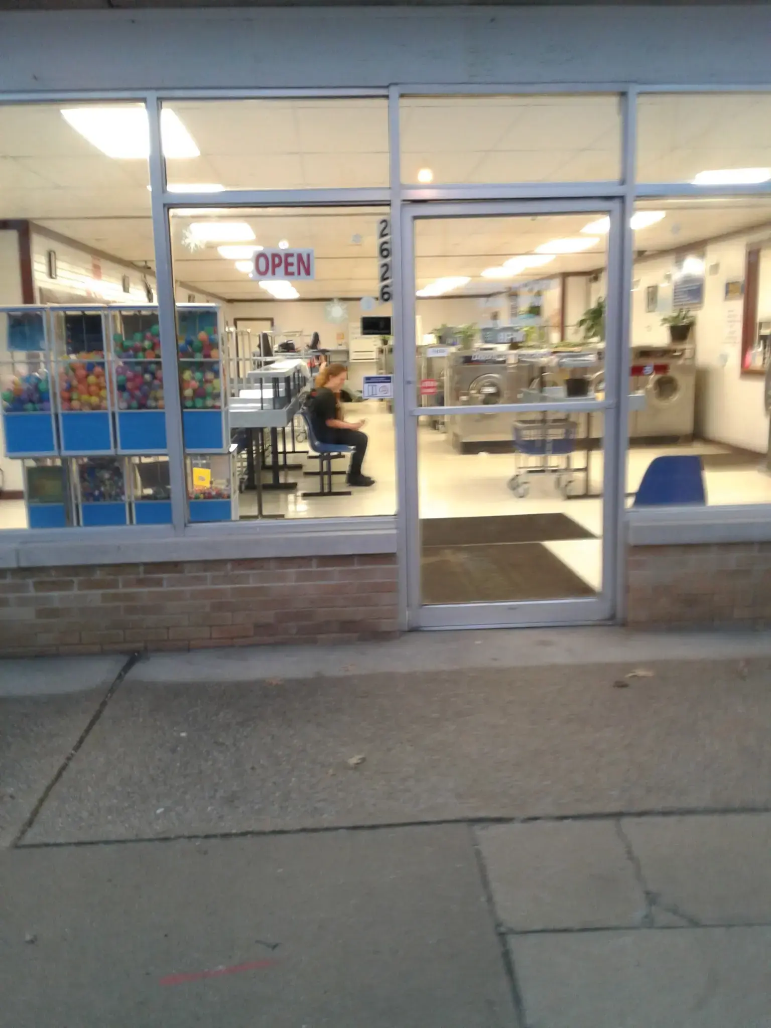 Burton's Laundry - Image 5