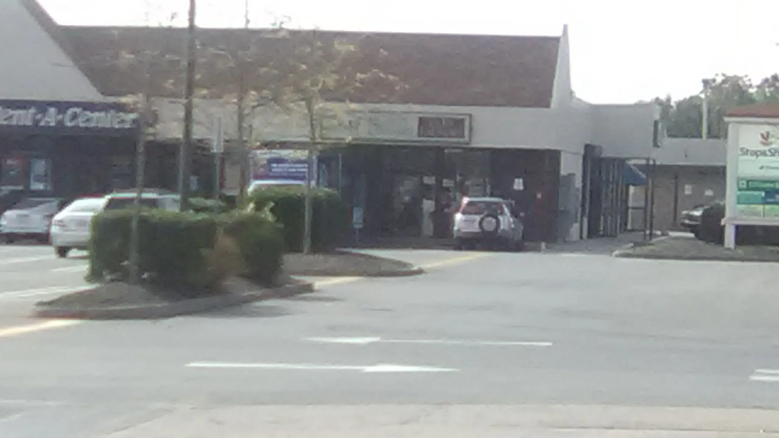 Bush Quality Cleaners Laundromat thumbnail 9