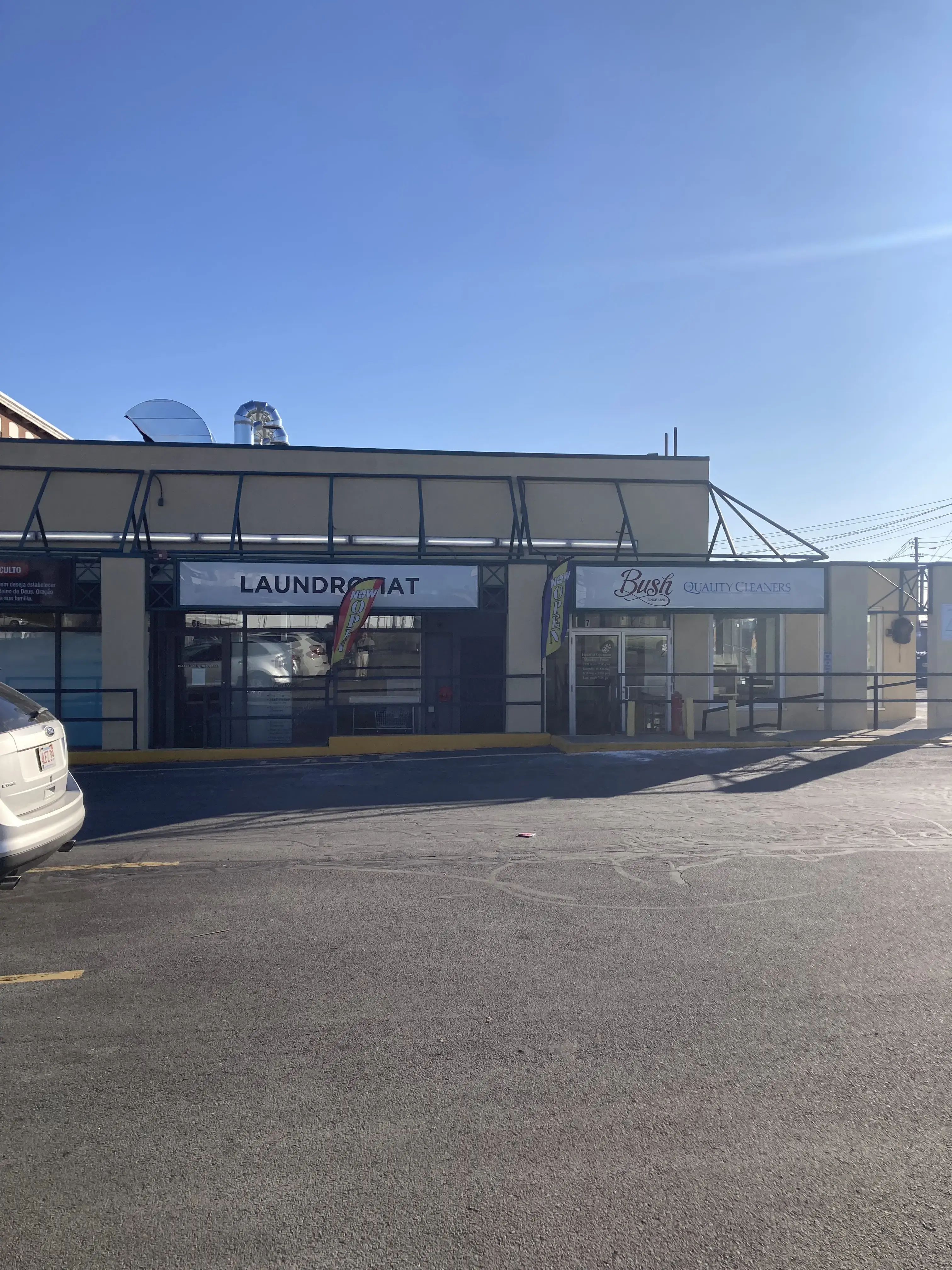 Bush Quality Cleaners Laundromat - Image 6