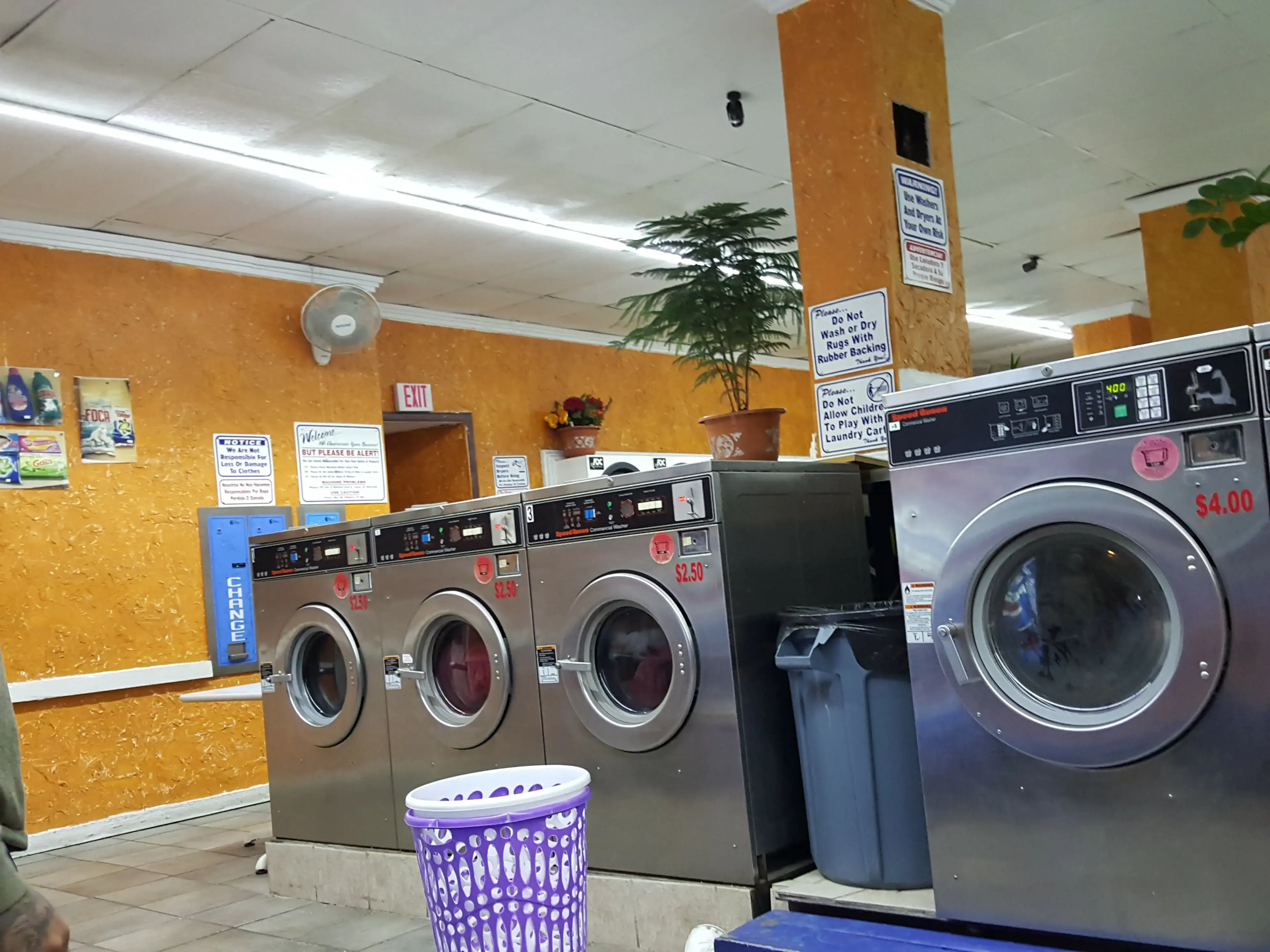 Busters Coin Laundry - Image 1