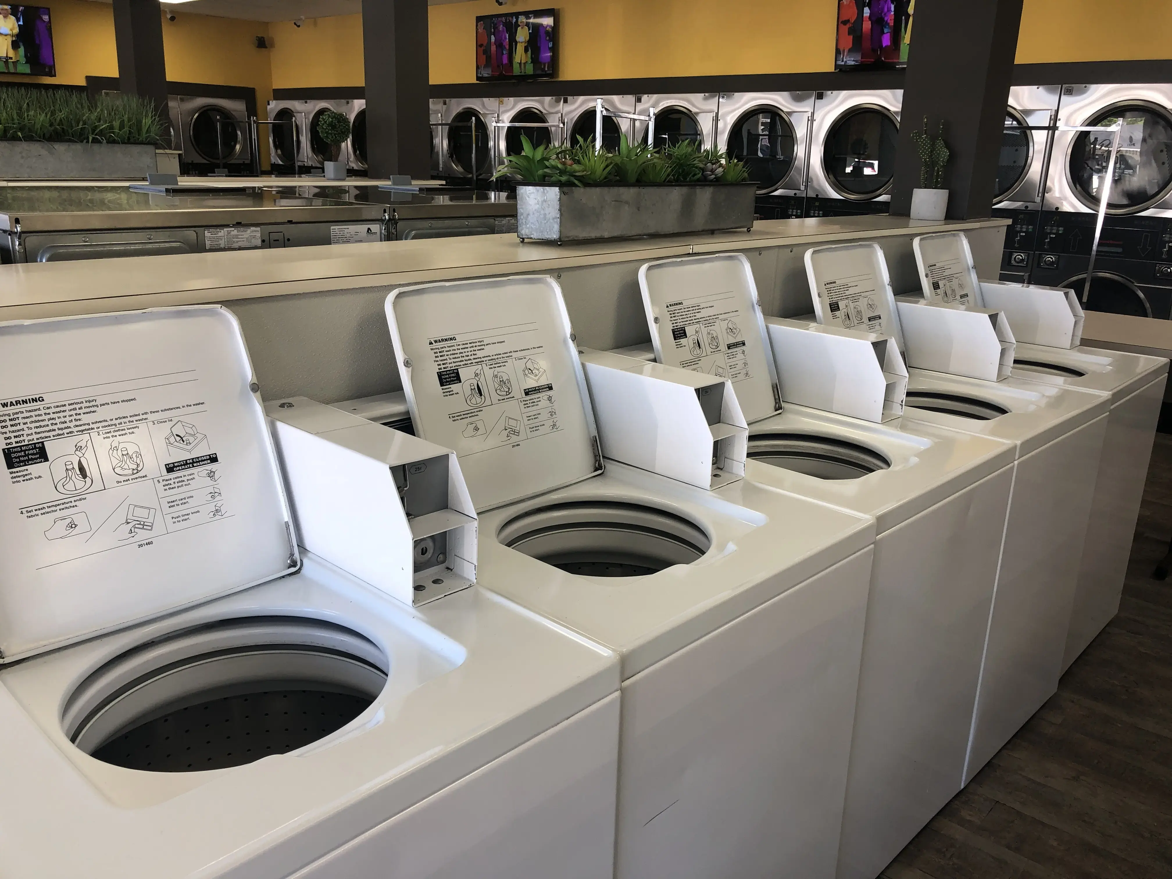 Busy B Laundromat Chicago Heights - Image 19