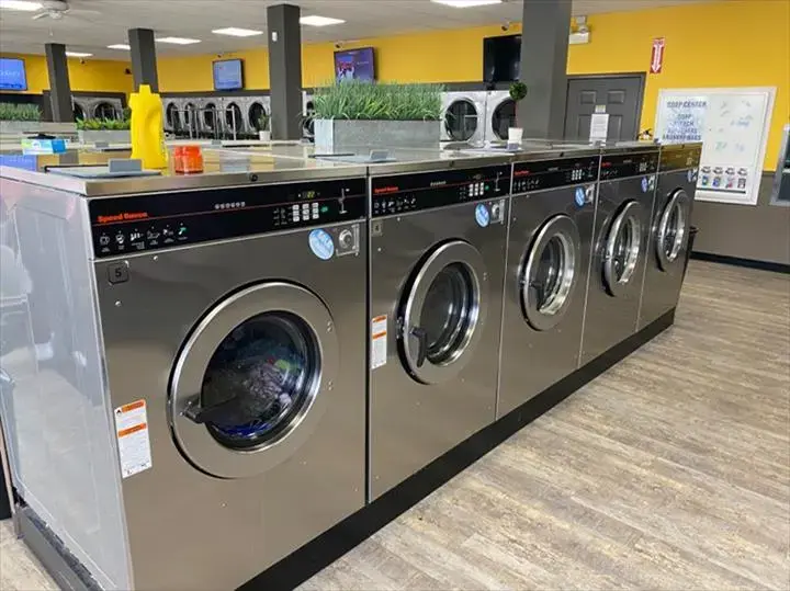 Busy B Laundromat Chicago Heights location