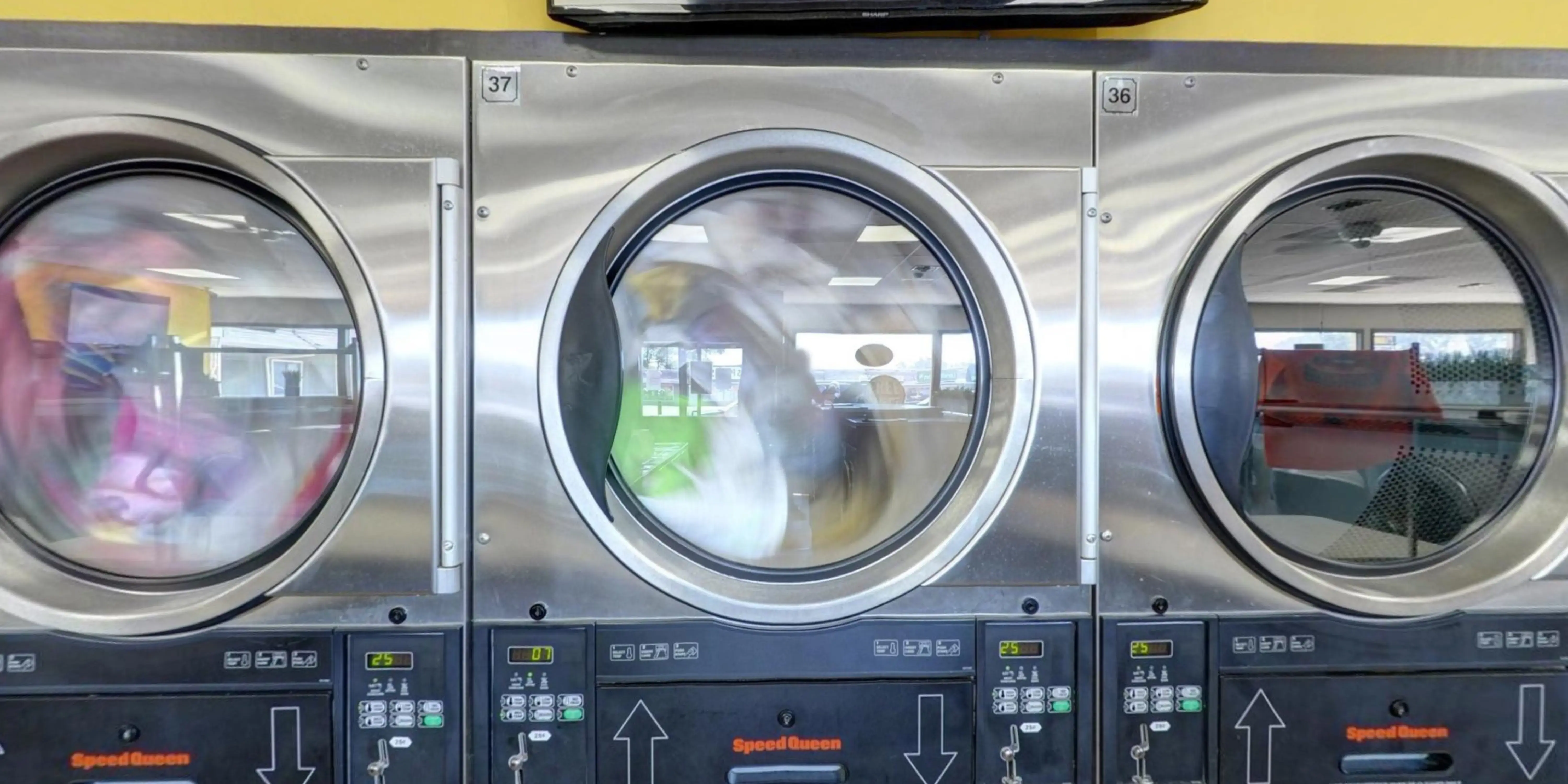 Busy B Laundromat Chicago Heights thumbnail 17
