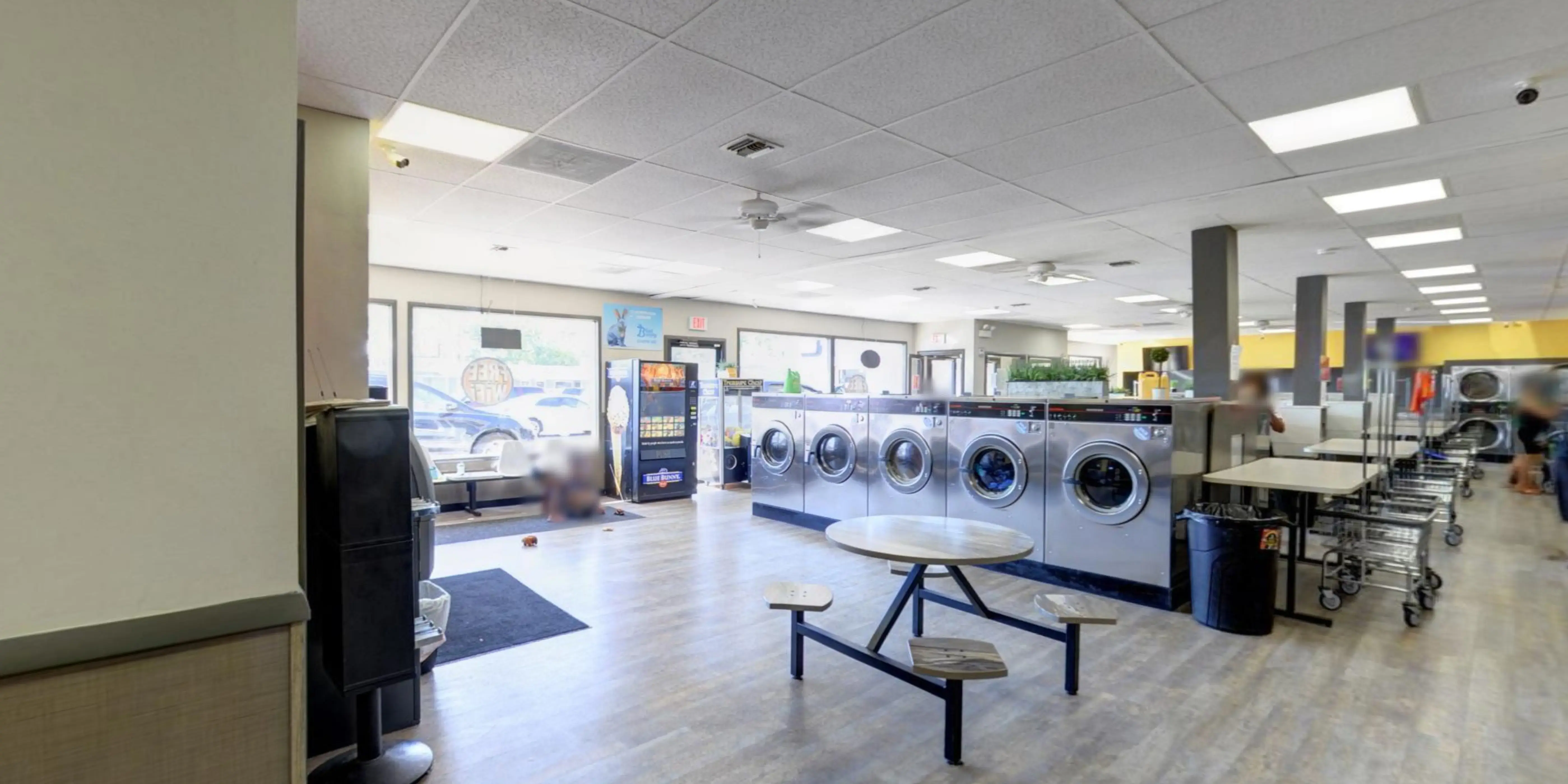 Busy B Laundromat Chicago Heights thumbnail 15