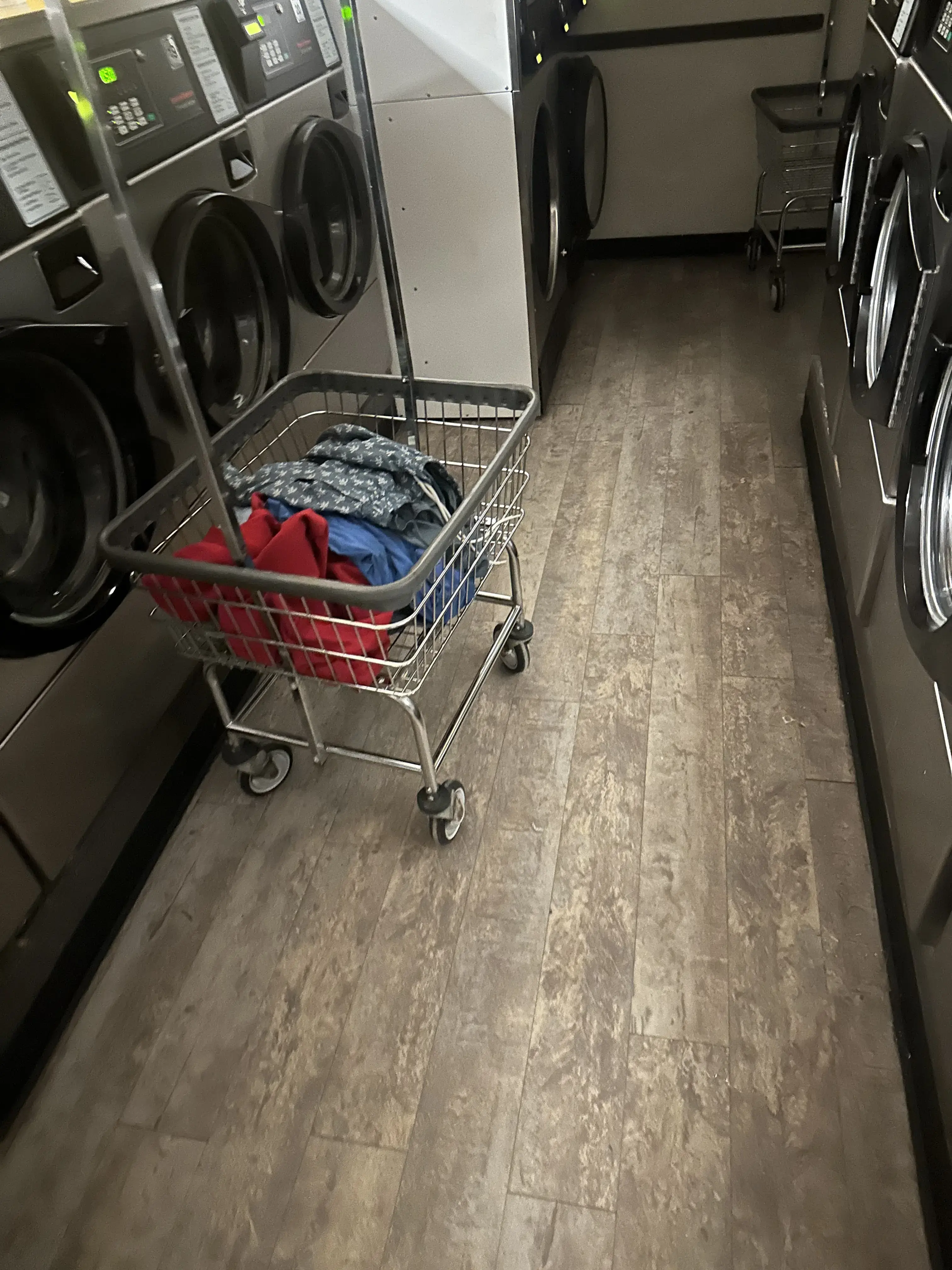 Busy B Laundromat thumbnail 13