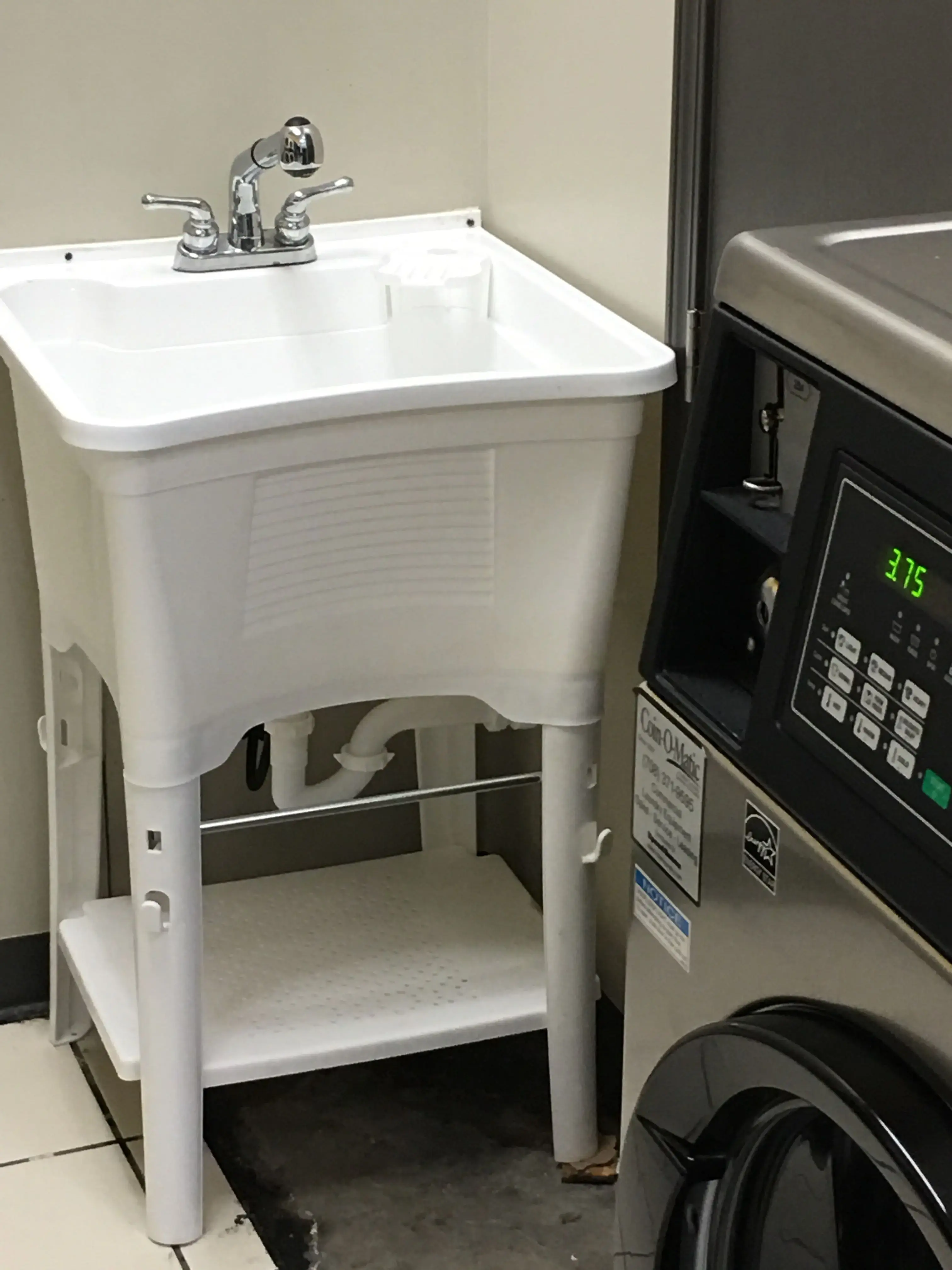 Busy B Laundromat thumbnail 7