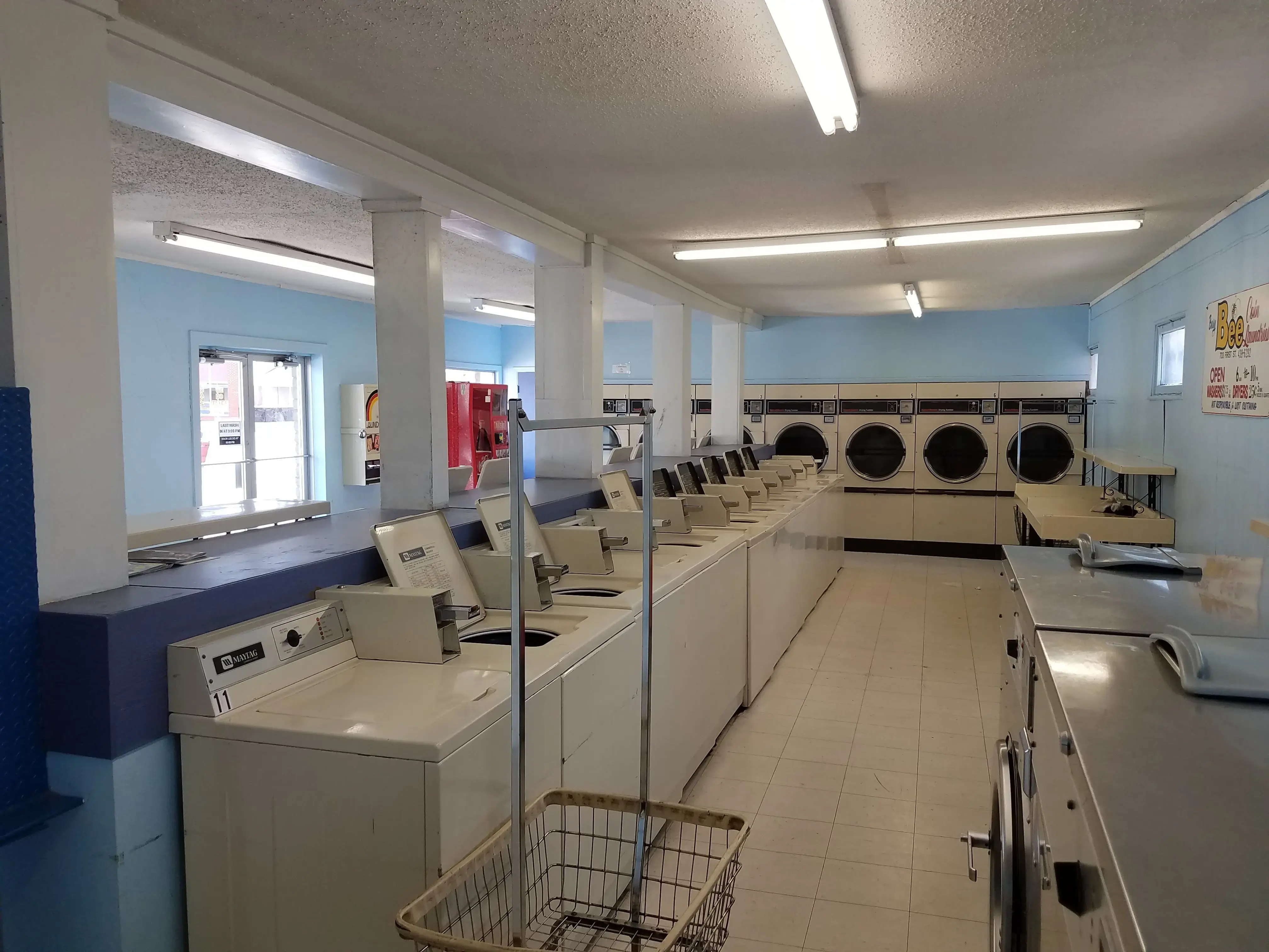 Busy Bee Coin Laundry - Image 8