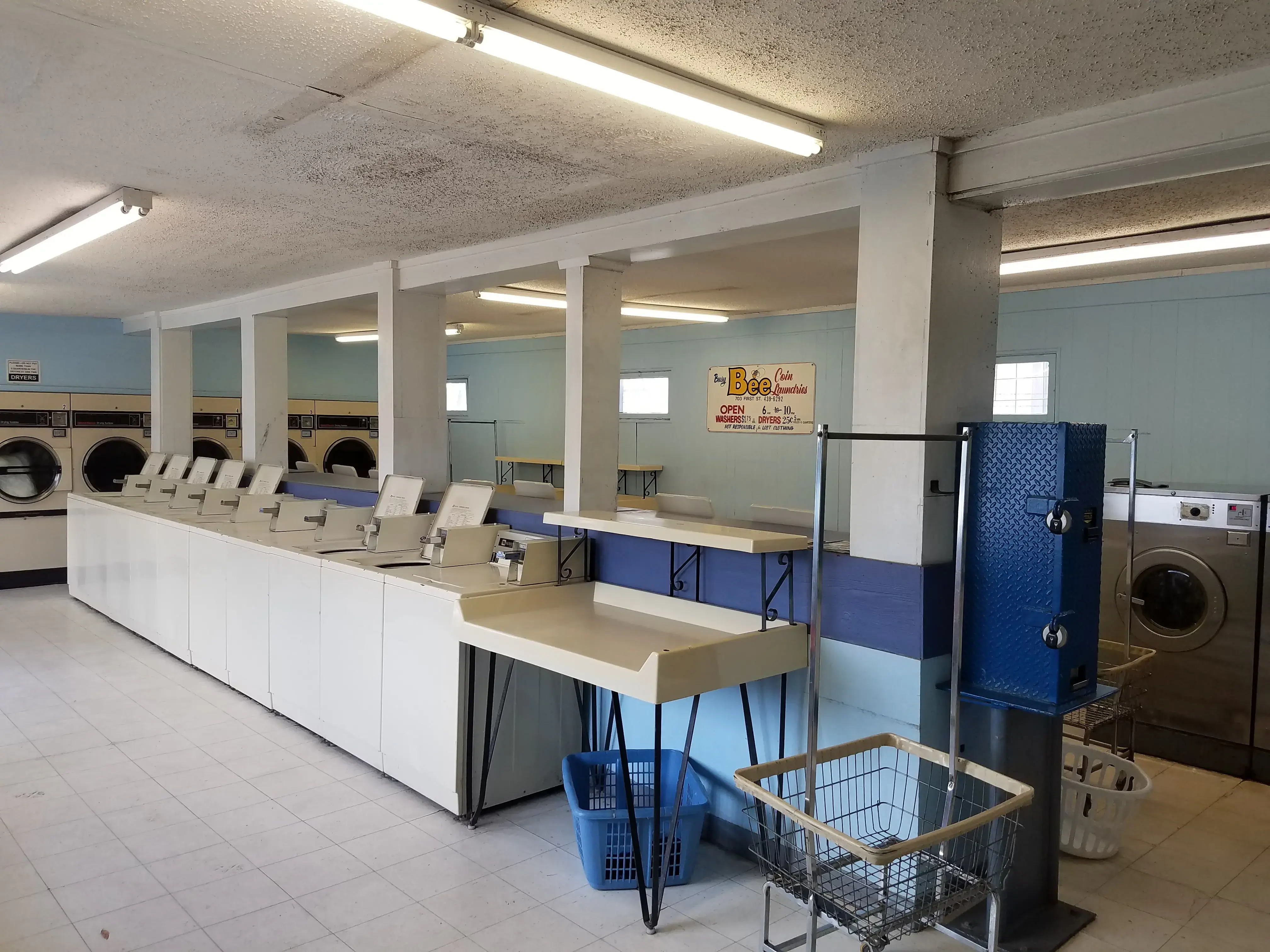 Busy Bee Coin Laundry thumbnail 1