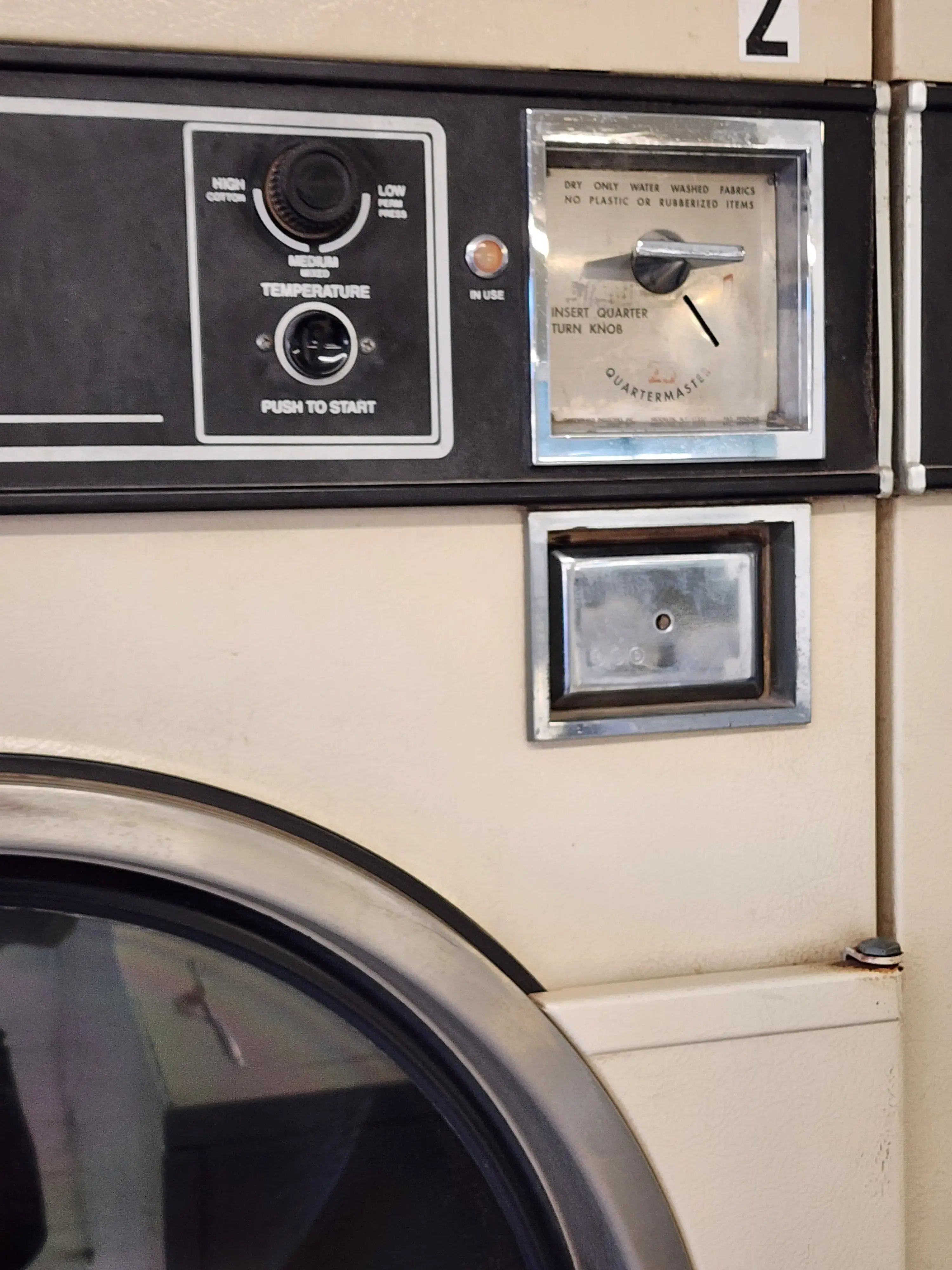 Busy Bee Coin Laundry thumbnail 7