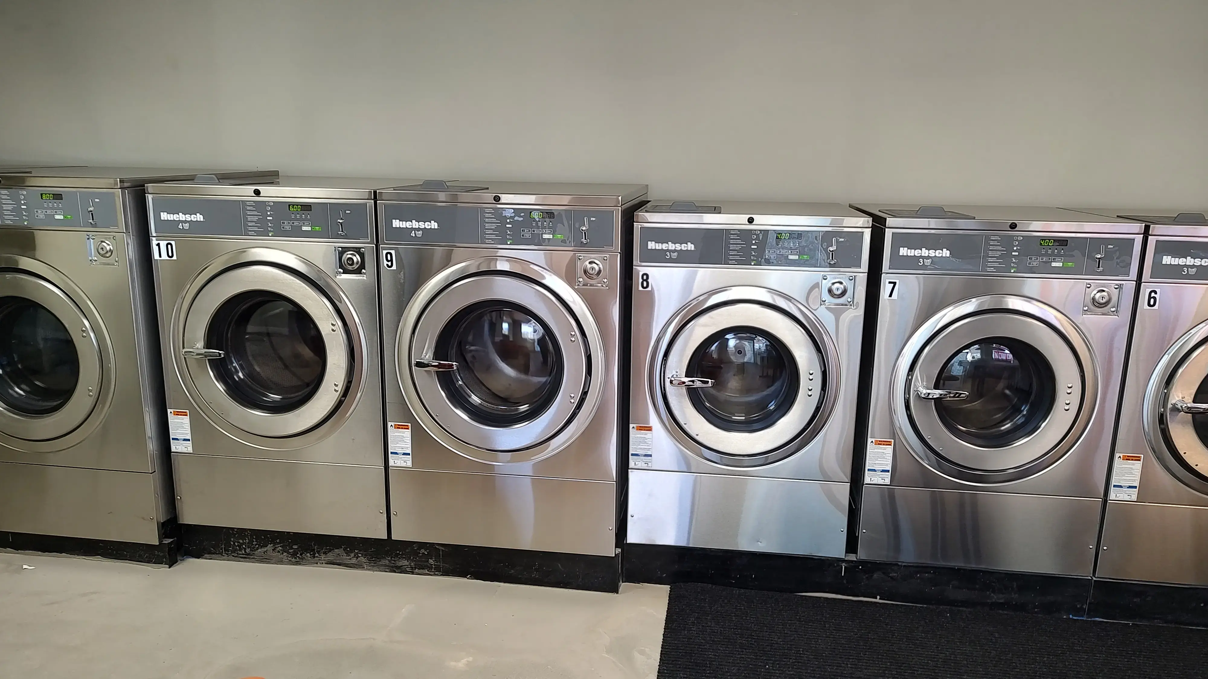 Busy Bee's Laundromat thumbnail 3