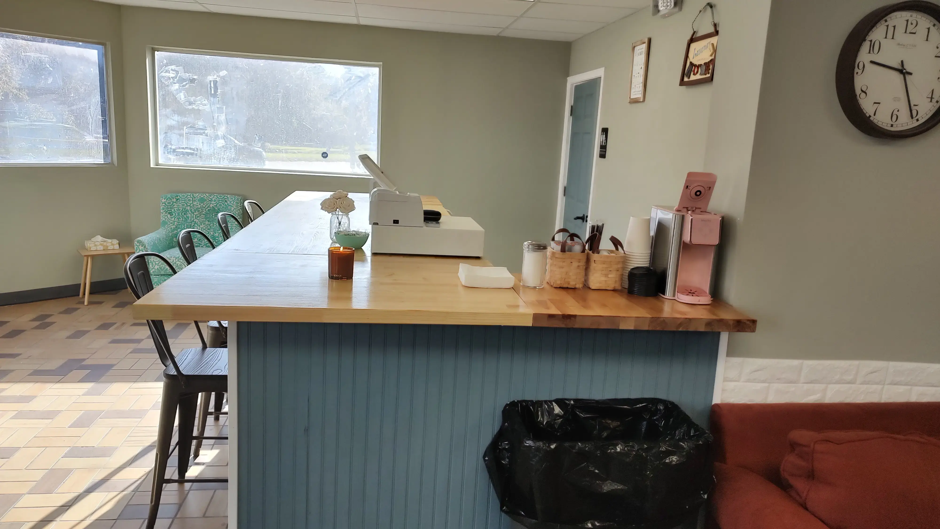 Busy Bee's Laundromat - Image 10