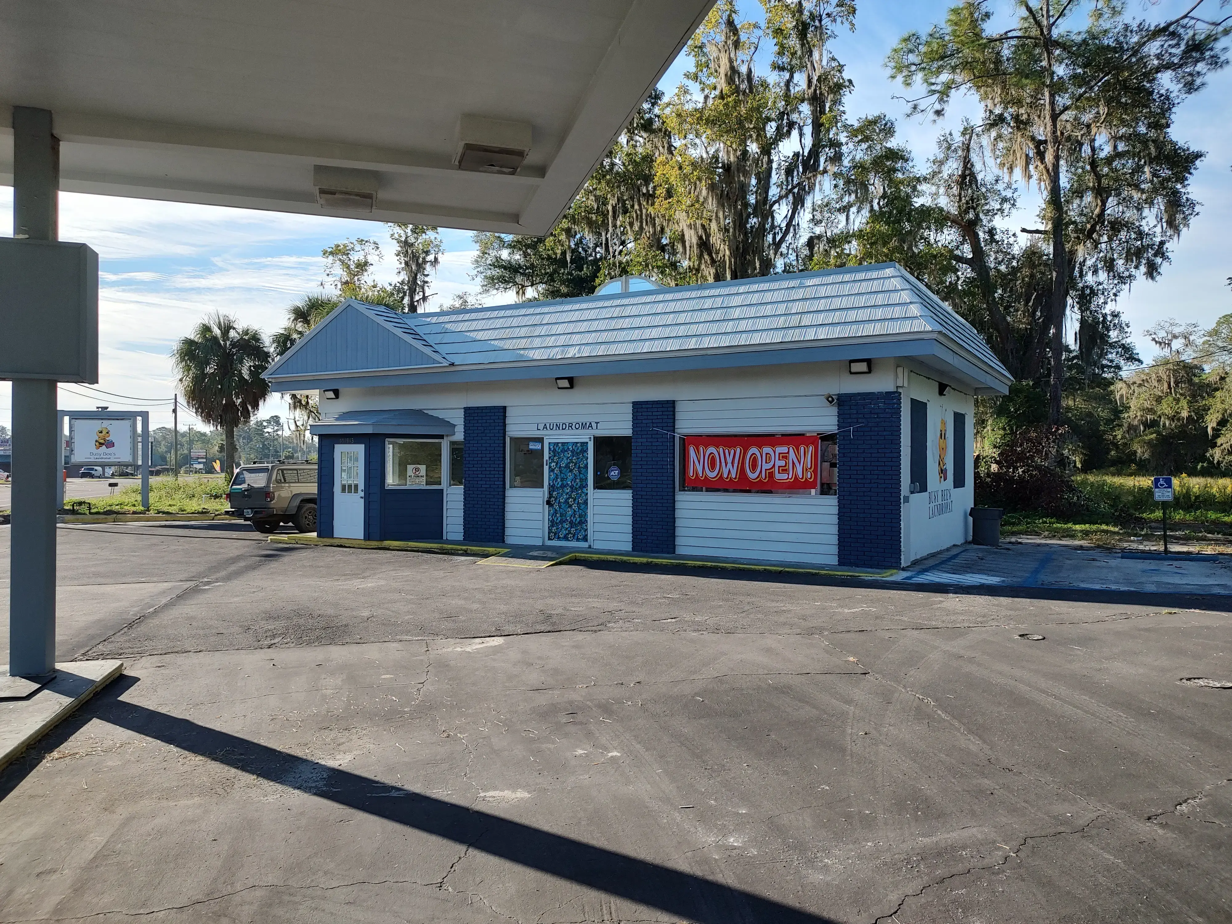 Busy Bee's Laundromat - Image 17