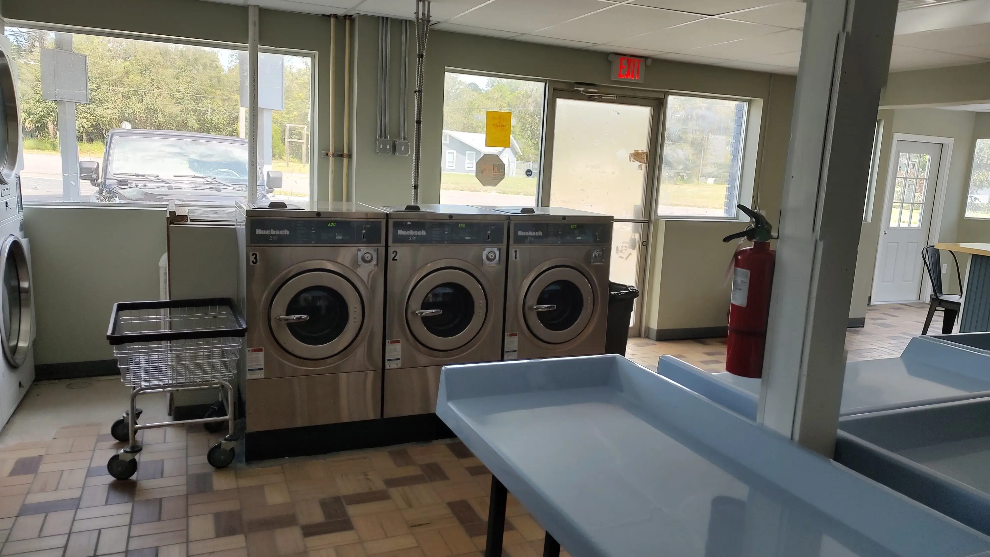 Busy Bee's Laundromat - Image 2